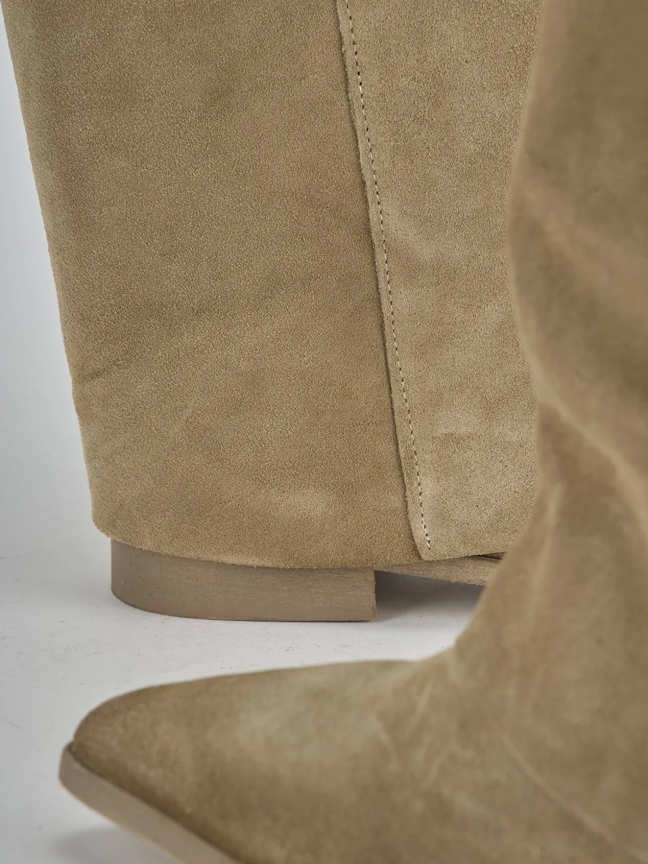 Stivali tacco 2cm camoscio marrone