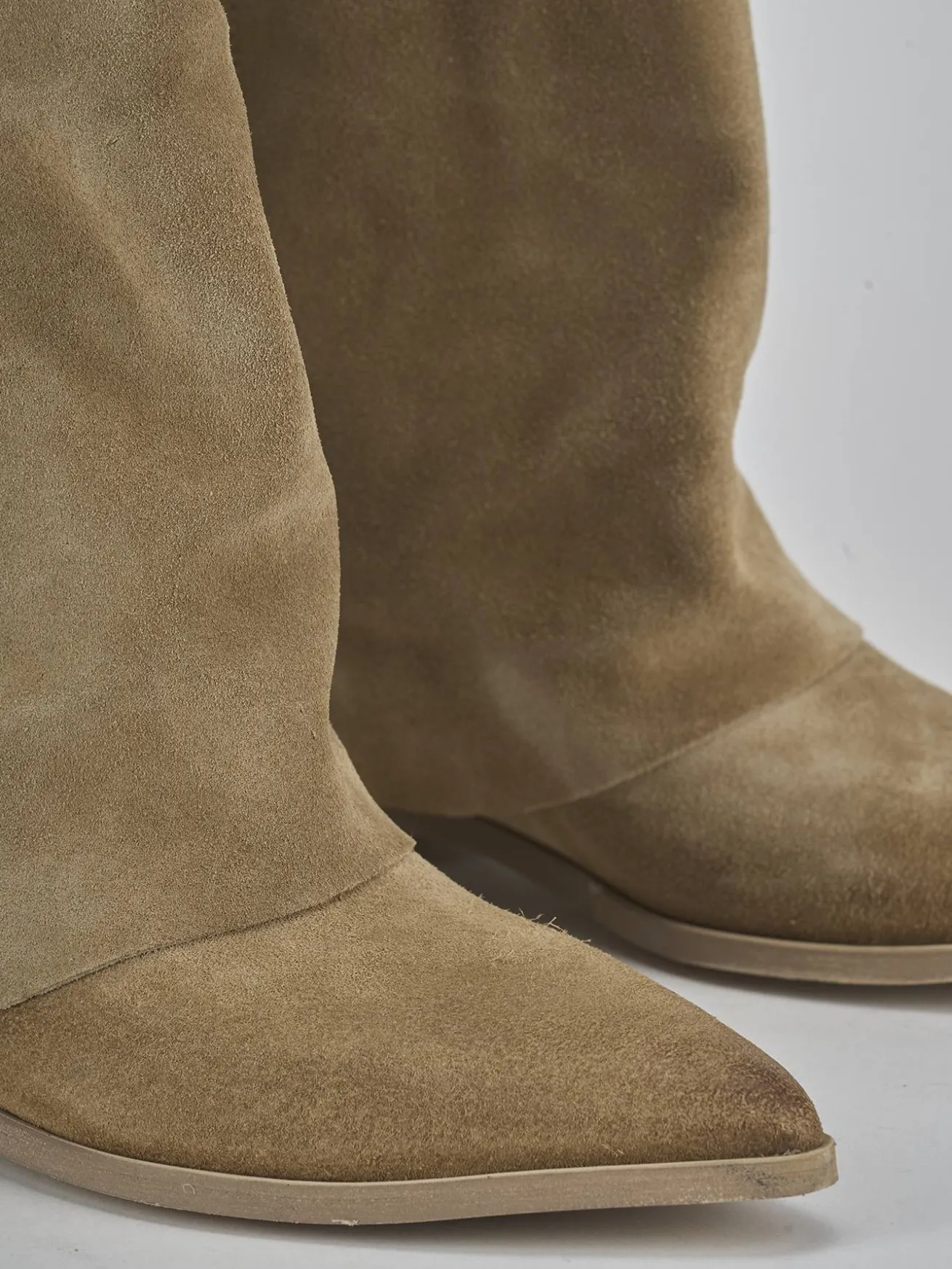 Stivali tacco 2cm camoscio marrone