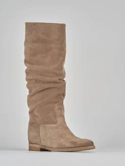 Stivali tacco 2cm camoscio beige