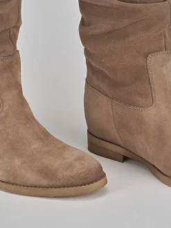 Stivali tacco 2cm camoscio beige