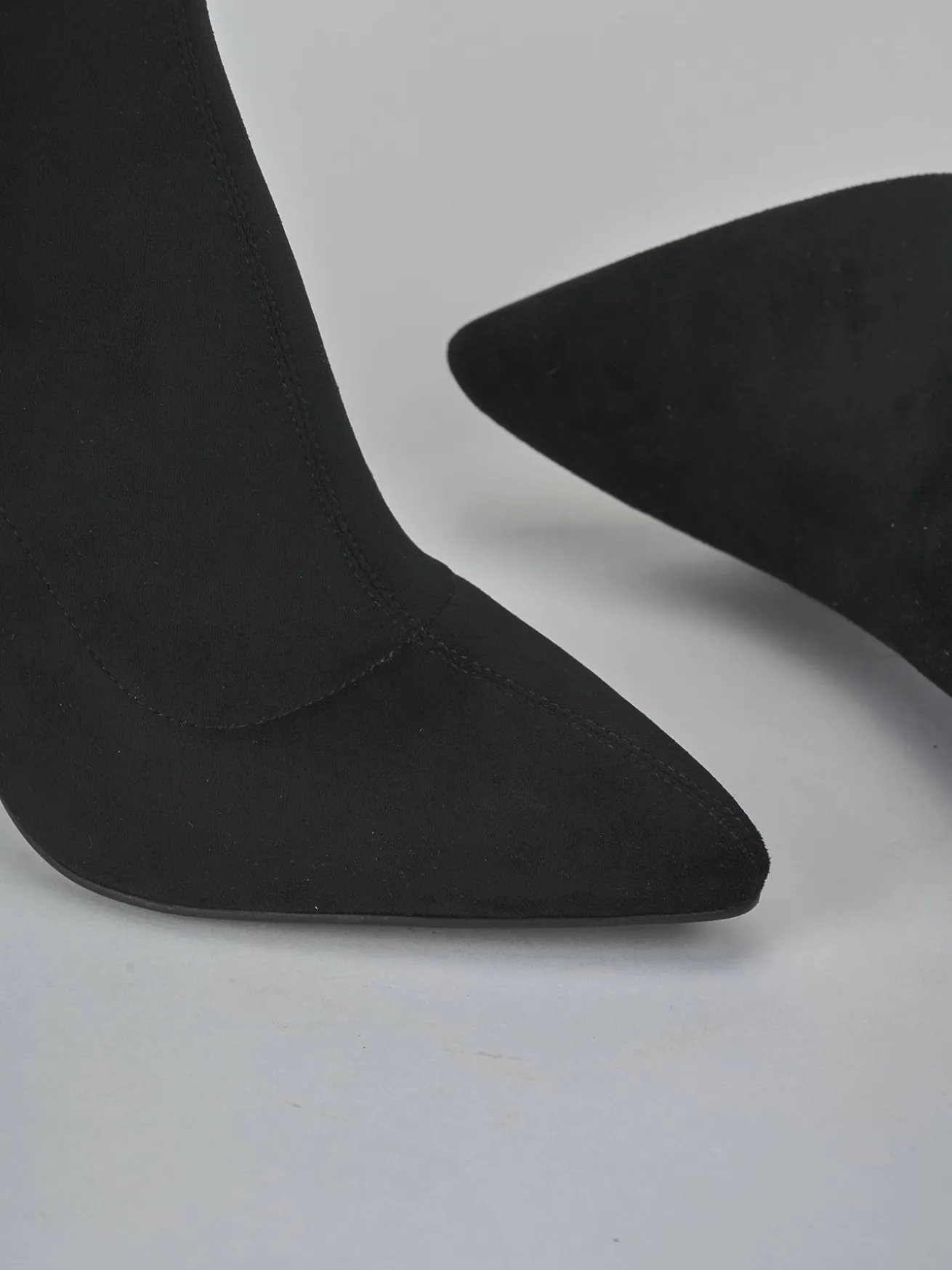 Stivali tacco 10cm camoscio sostenible nero