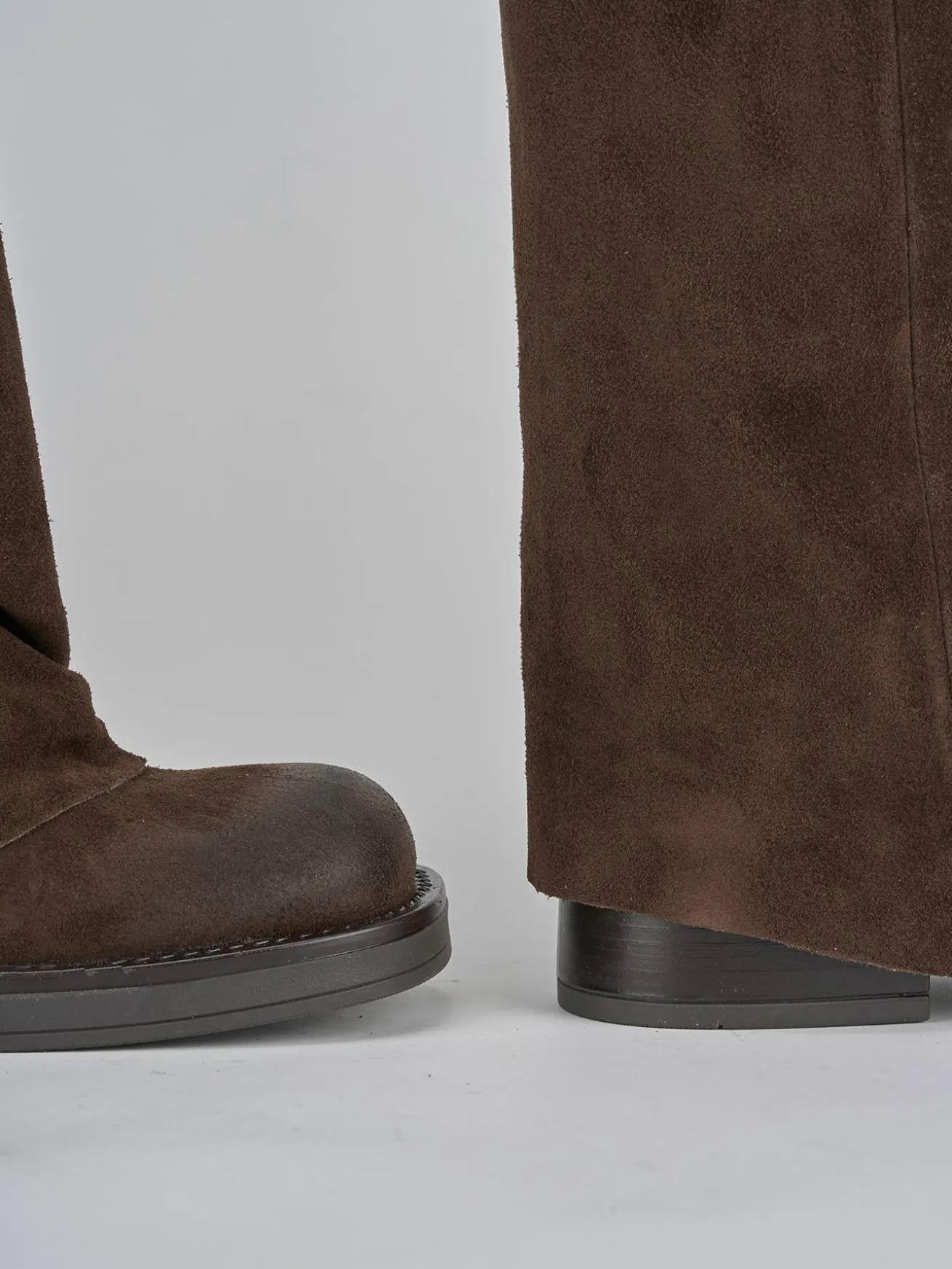 Stivali tacco 3cm camoscio testa