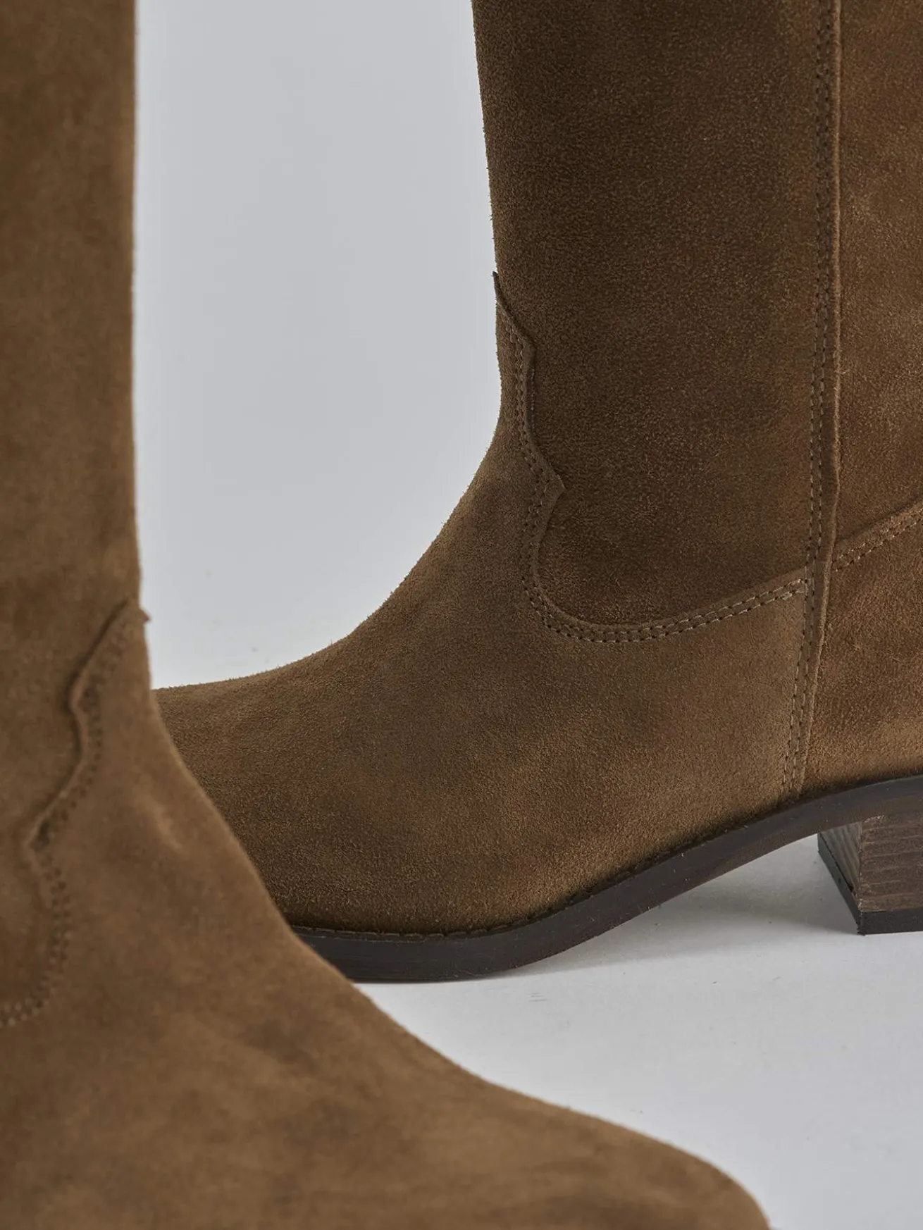 Stivali tacco 3cm camoscio marrone