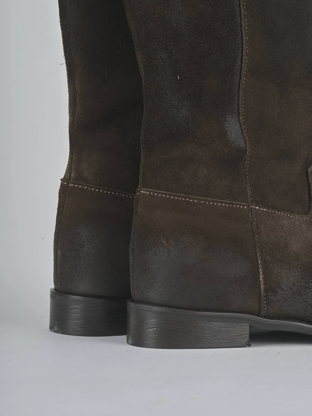 Stivali tacco 2cm camoscio testa