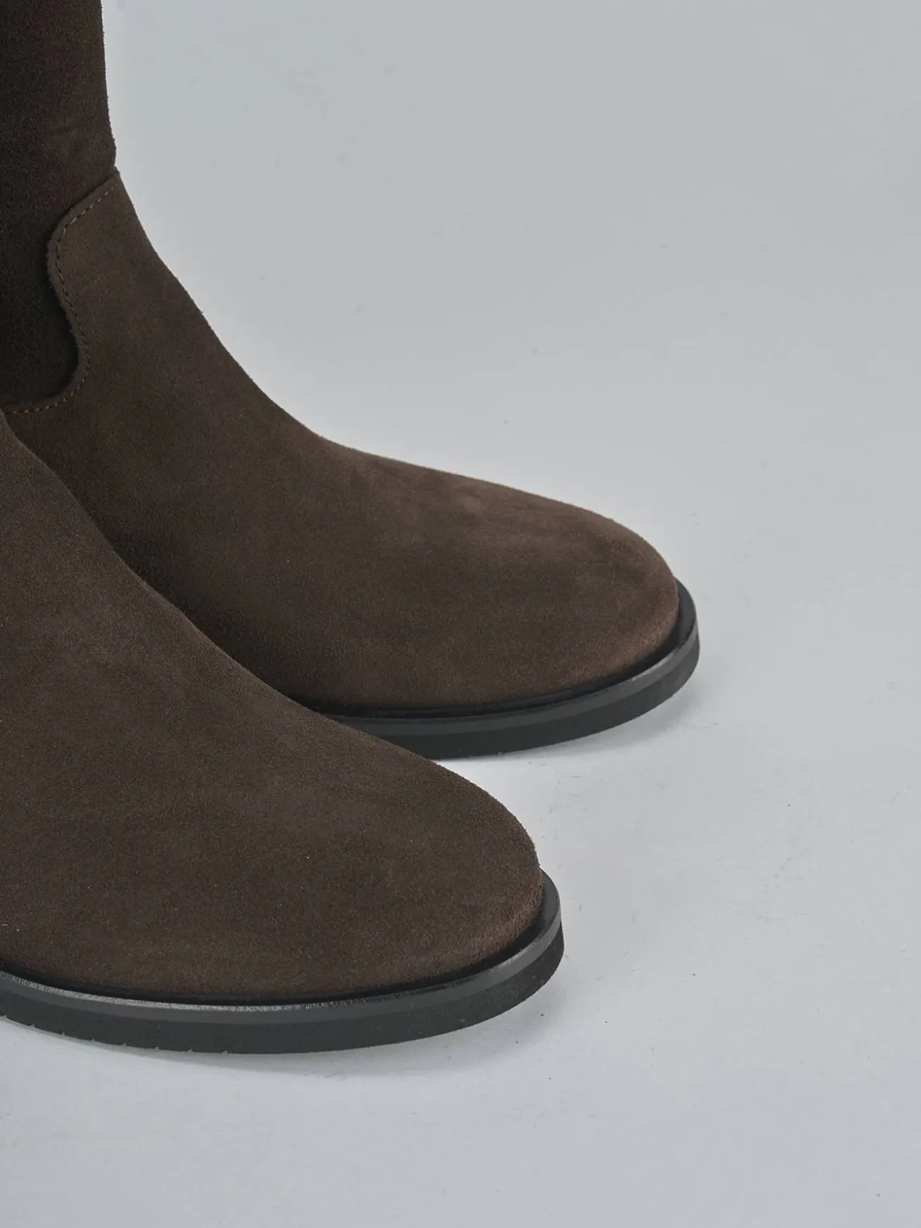 Stivali tacco 2cm camoscio testa