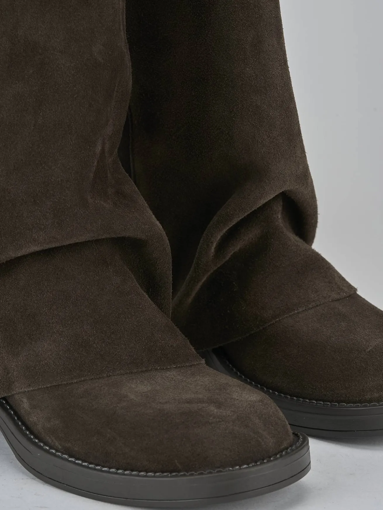 Stivali tacco 3cm camoscio testa