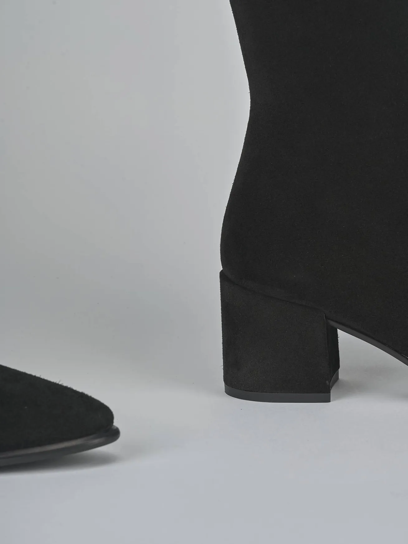 Stivali tacco 6cm camoscio nero