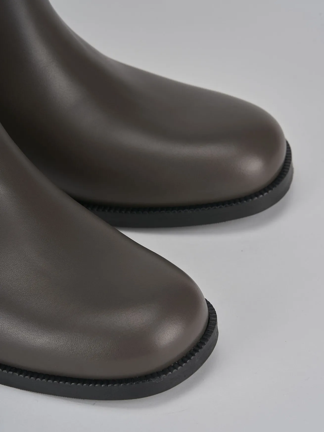 Stivali tacco 4cm pelle grigio