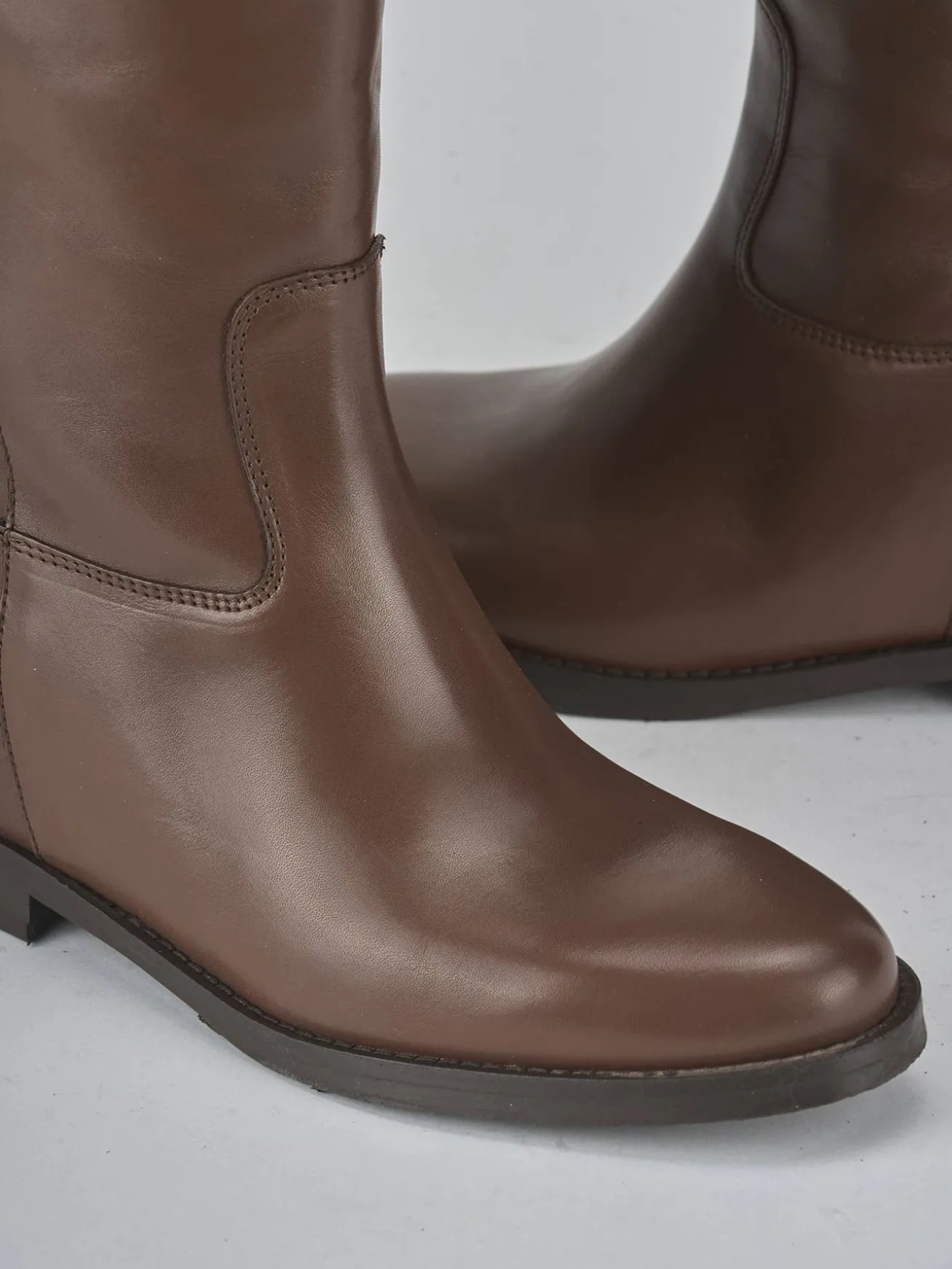 Stivali tacco 2cm pelle marrone