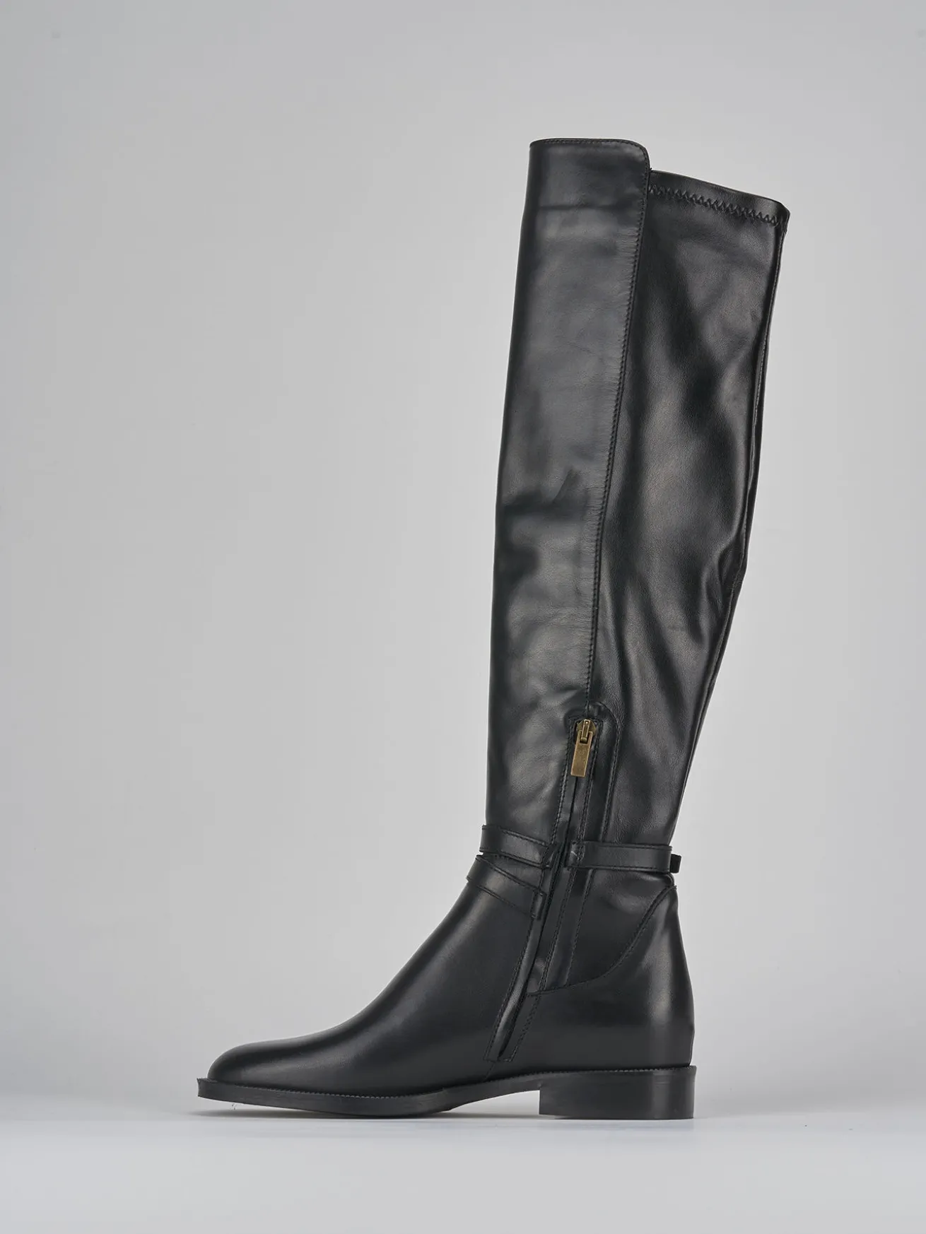 Stivali tacco 2cm pelle nero