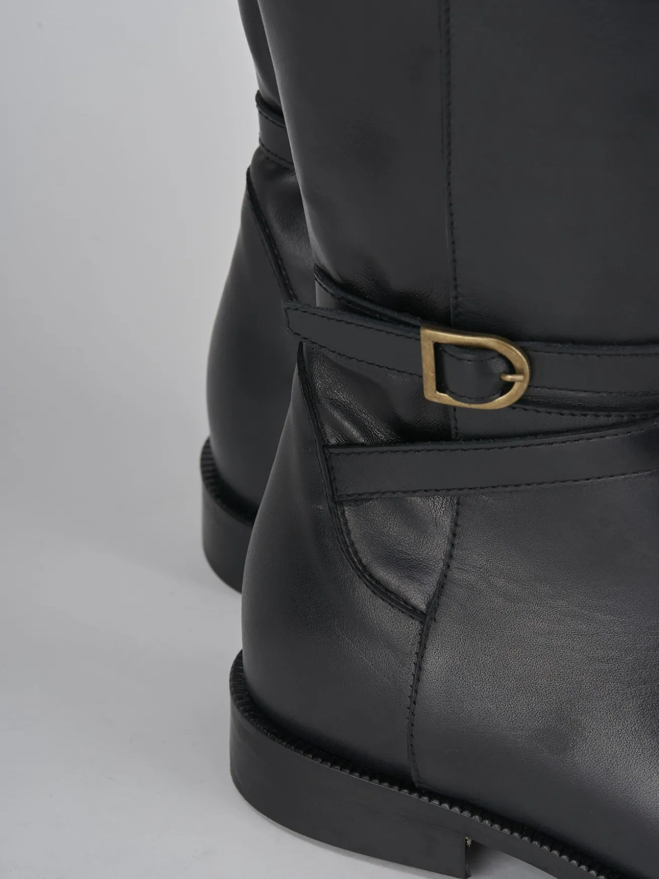 Stivali tacco 2cm pelle nero