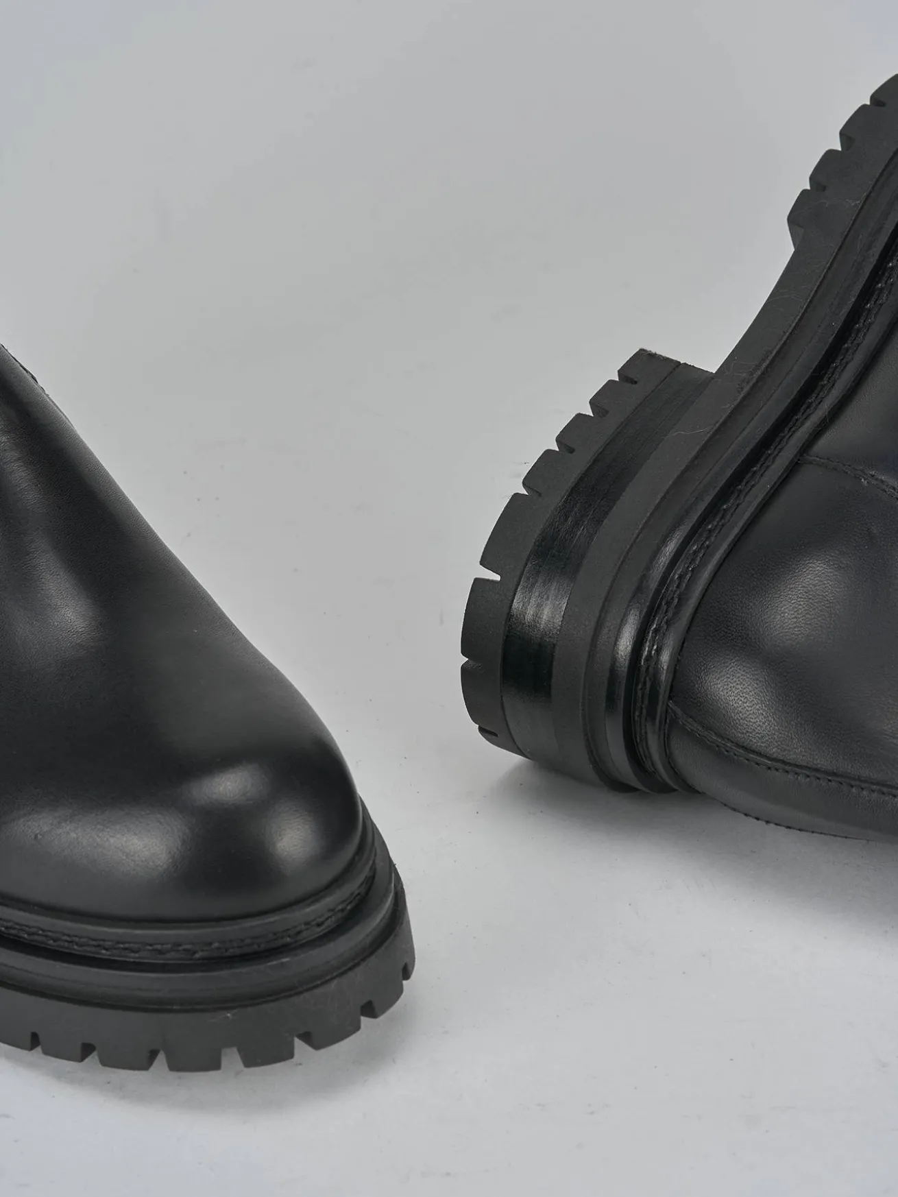 Stivali tacco 3cm pelle nero