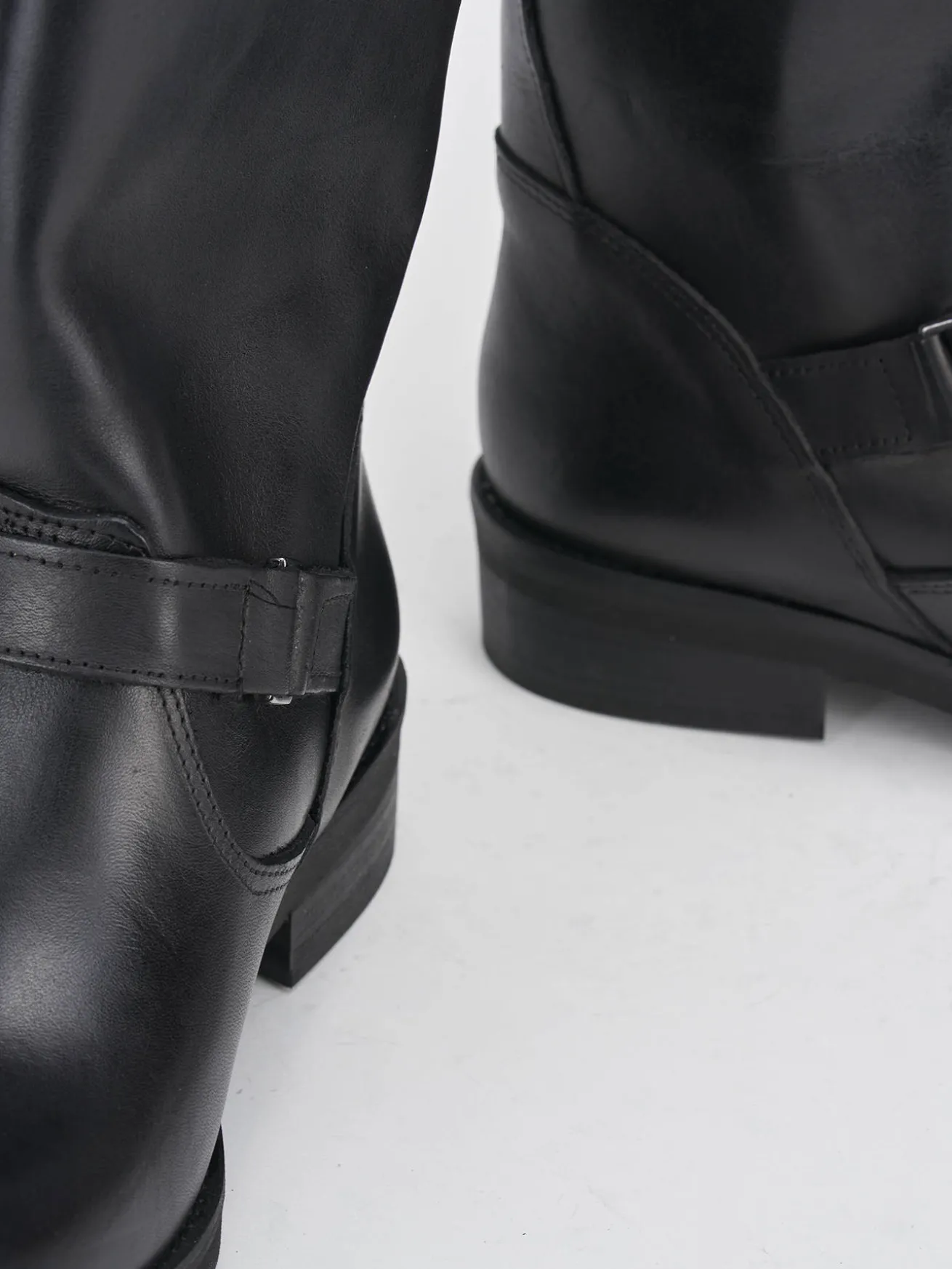 Stivali tacco 3cm pelle nero