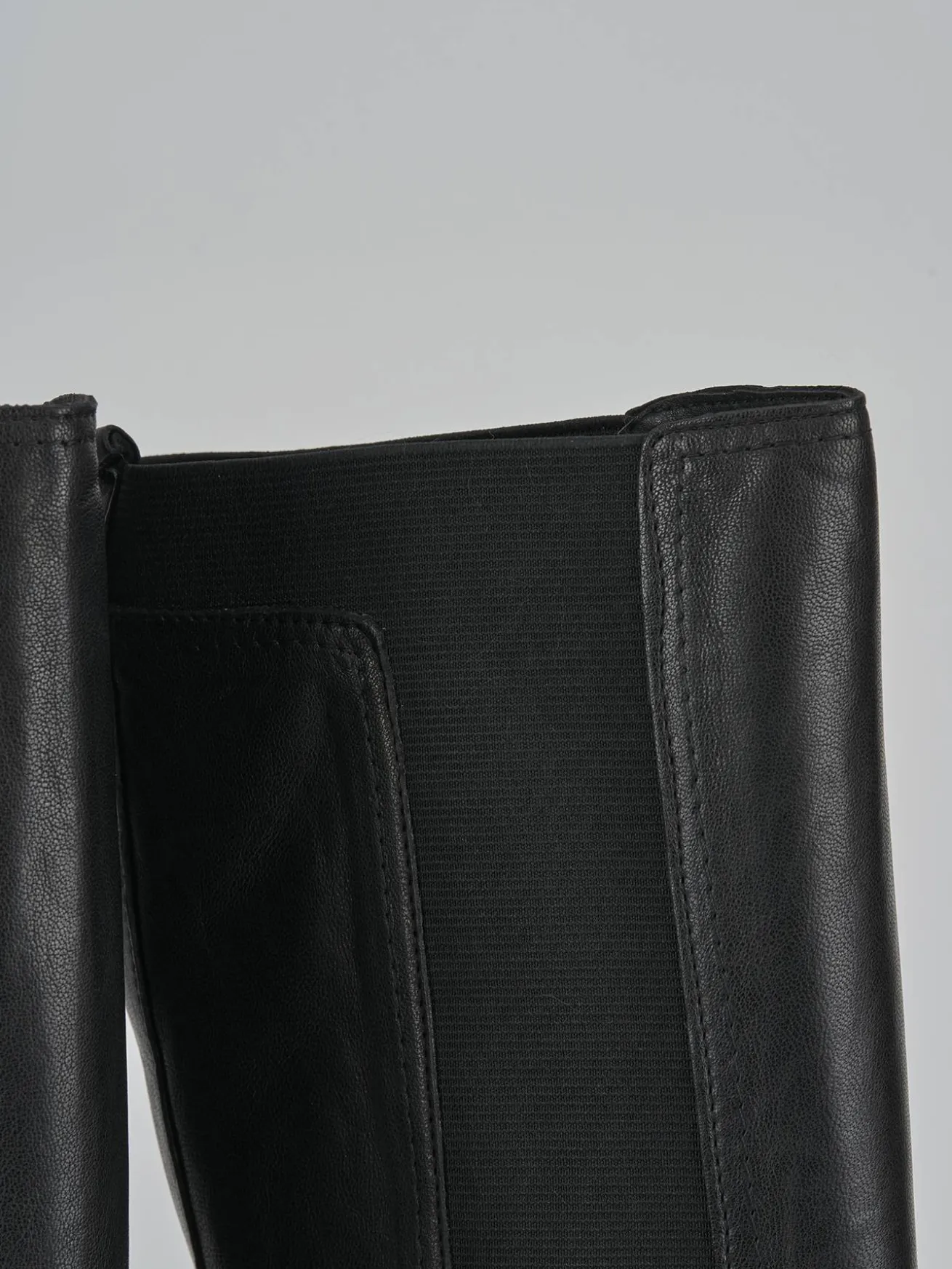 Stivali tacco 2cm pelle nero