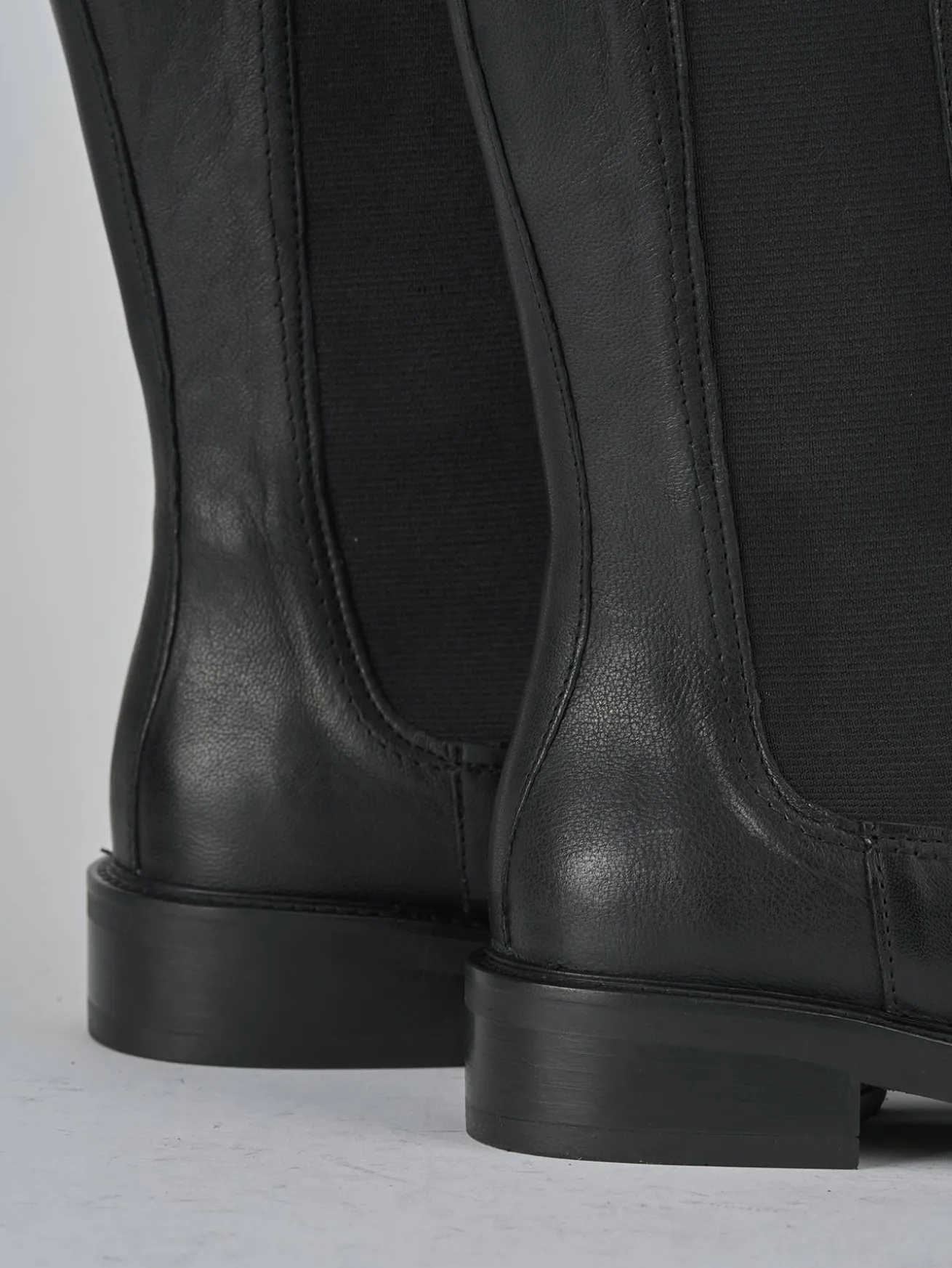 Stivali tacco 2cm pelle nero