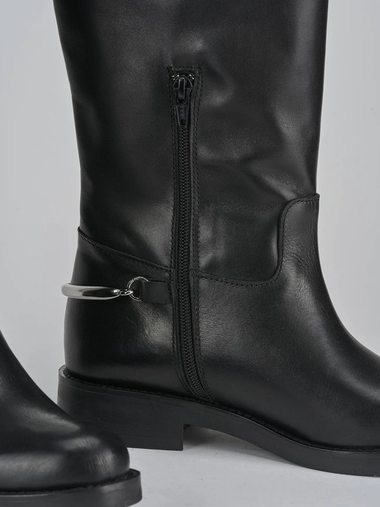 Stivali tacco 2cm pelle nero