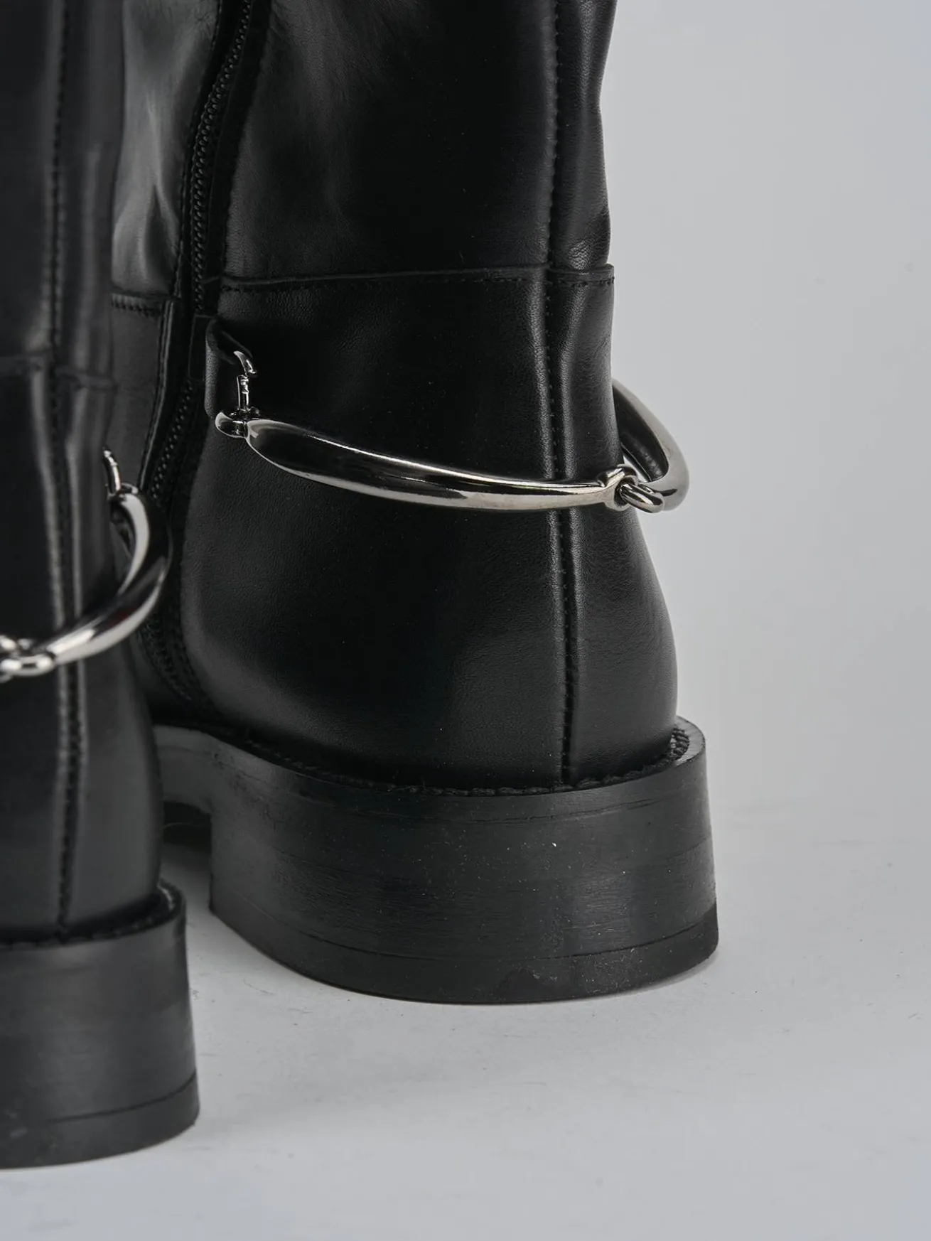 Stivali tacco 2cm pelle nero