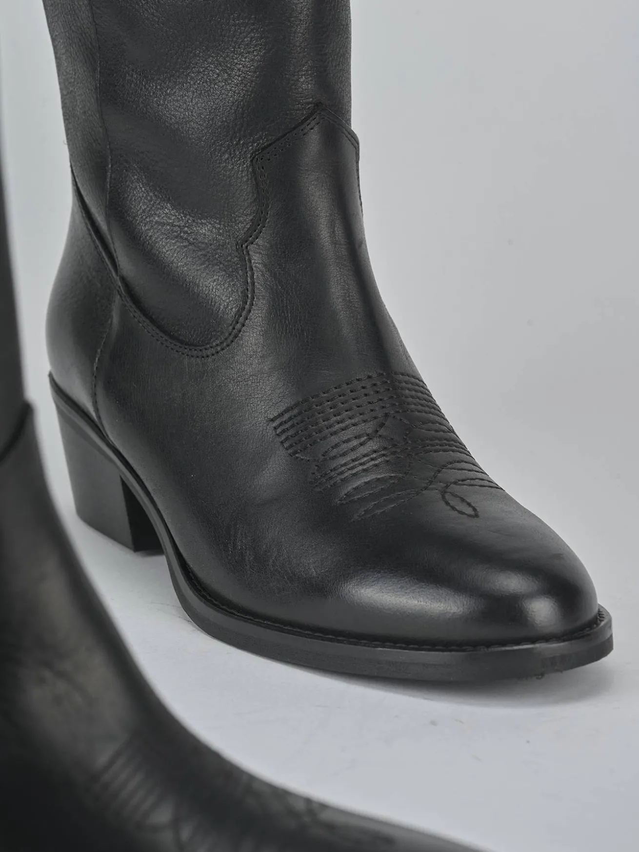 Stivali tacco 4cm pelle nero