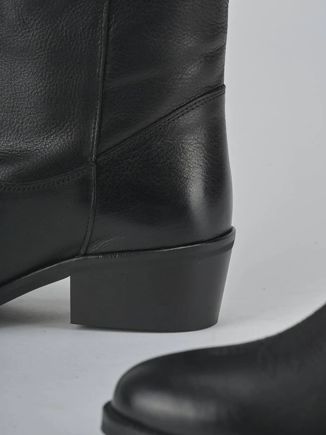 Stivali tacco 4cm pelle nero