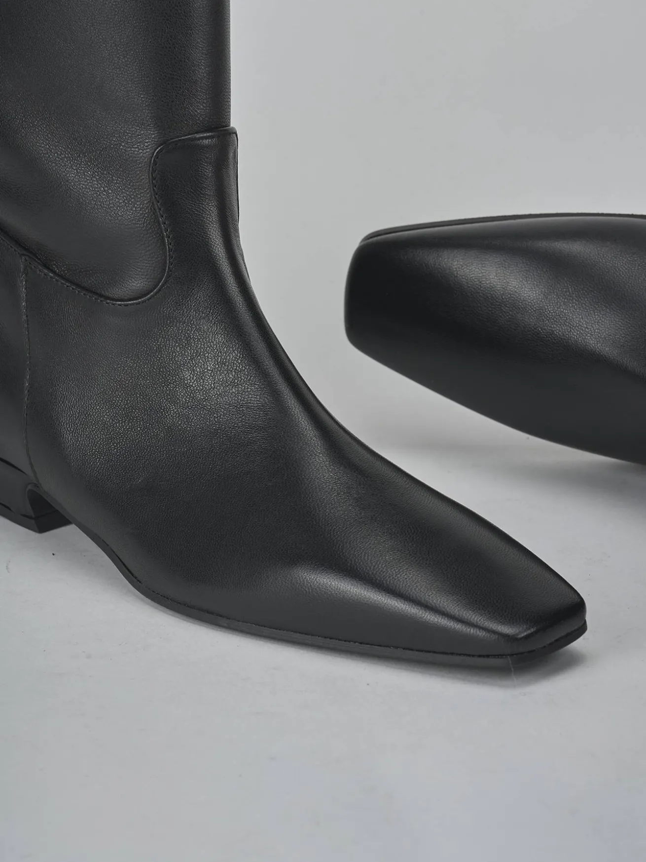 Stivali tacco 3cm pelle nero