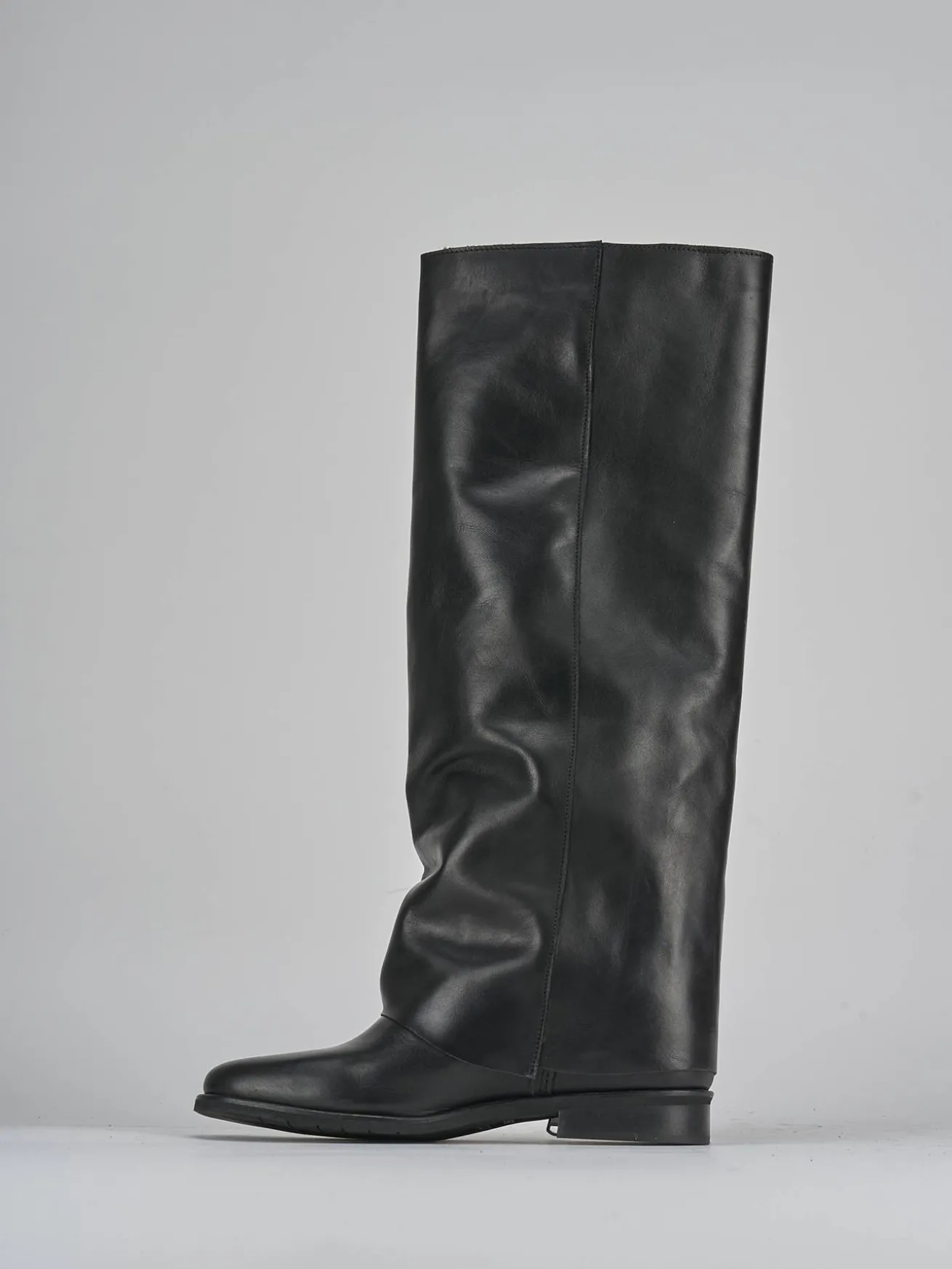 Stivali tacco 2cm pelle nero