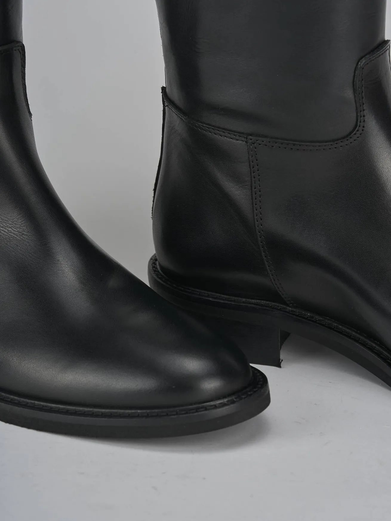 Stivali tacco 3cm pelle nero