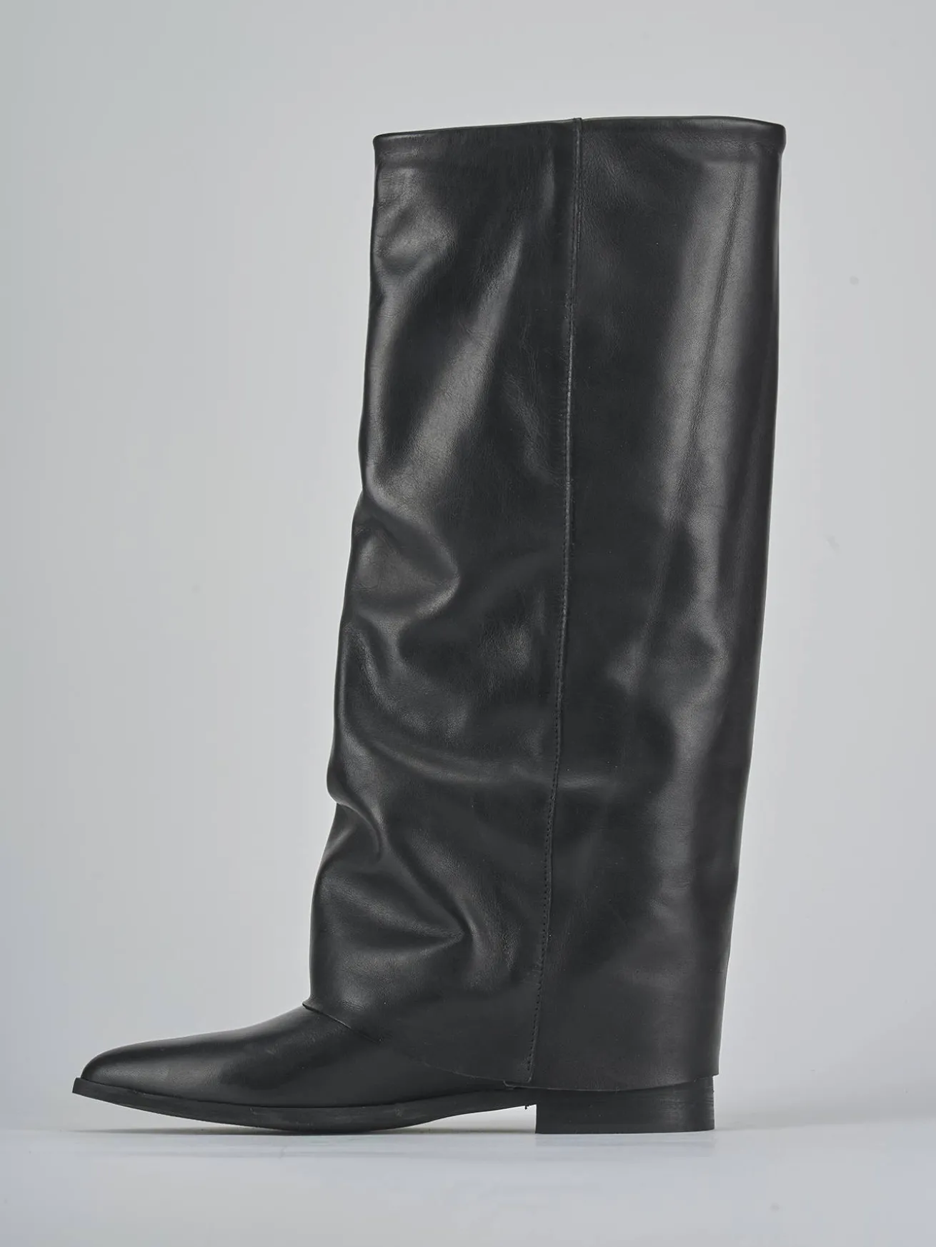 Stivali tacco 2cm pelle nero