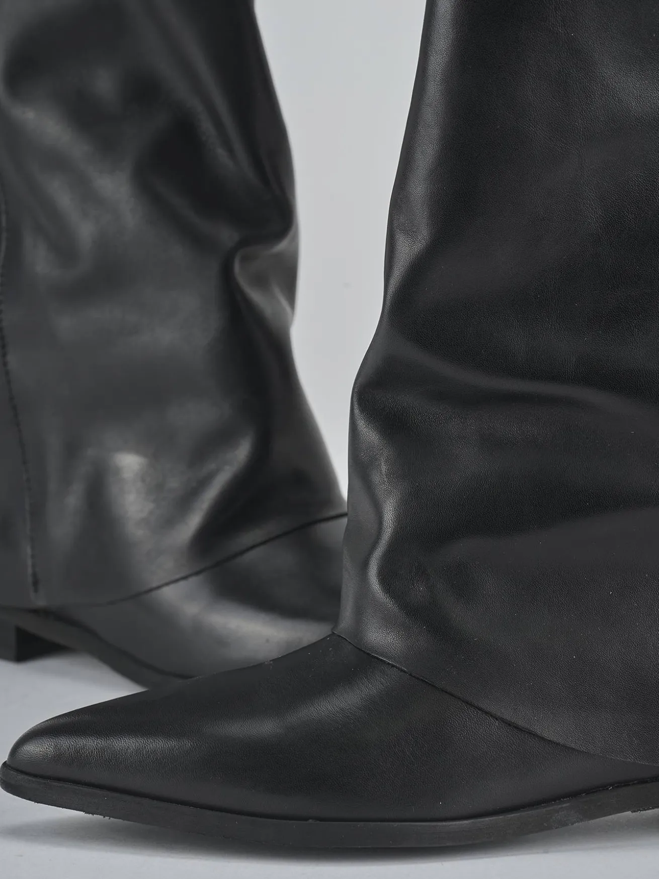 Stivali tacco 2cm pelle nero