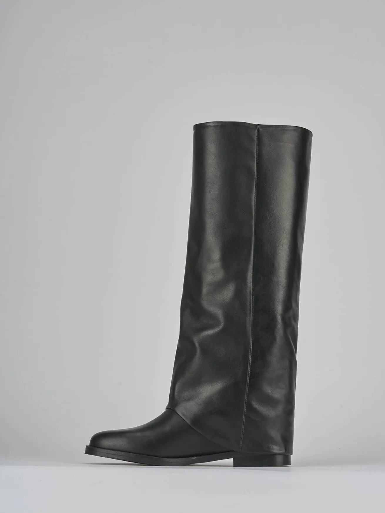 Stivali tacco 2cm pelle nero