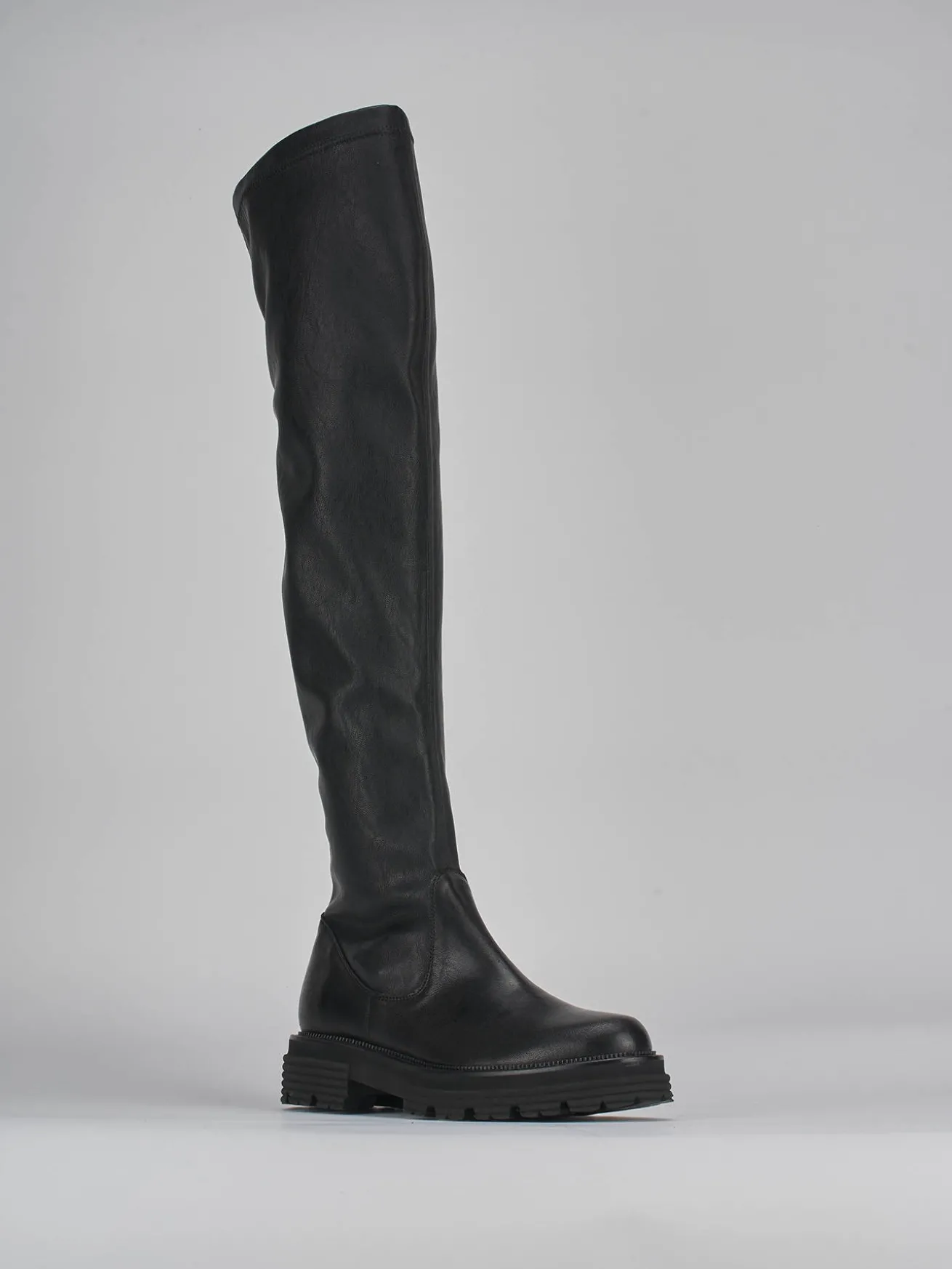 Stivali tacco 2cm pelle nero