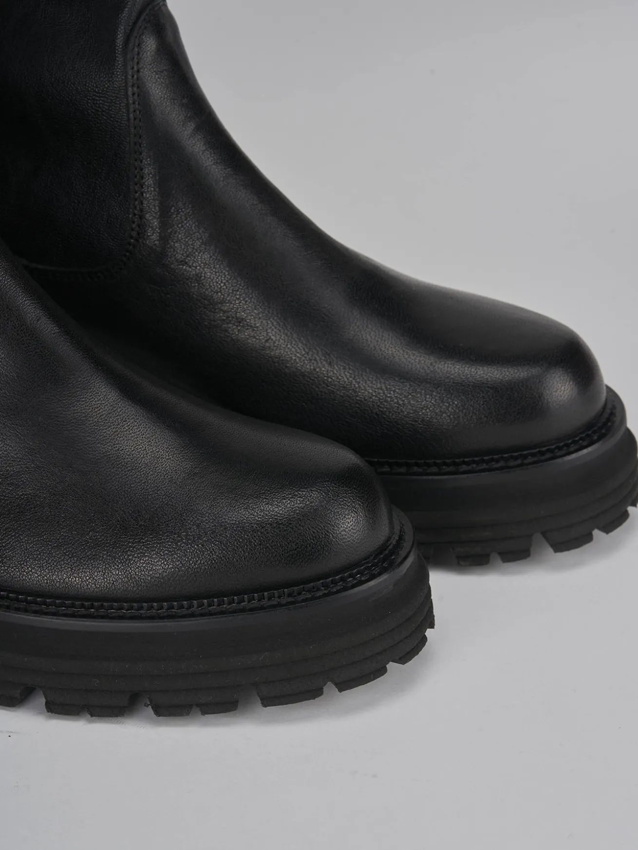 Stivali tacco 2cm pelle nero