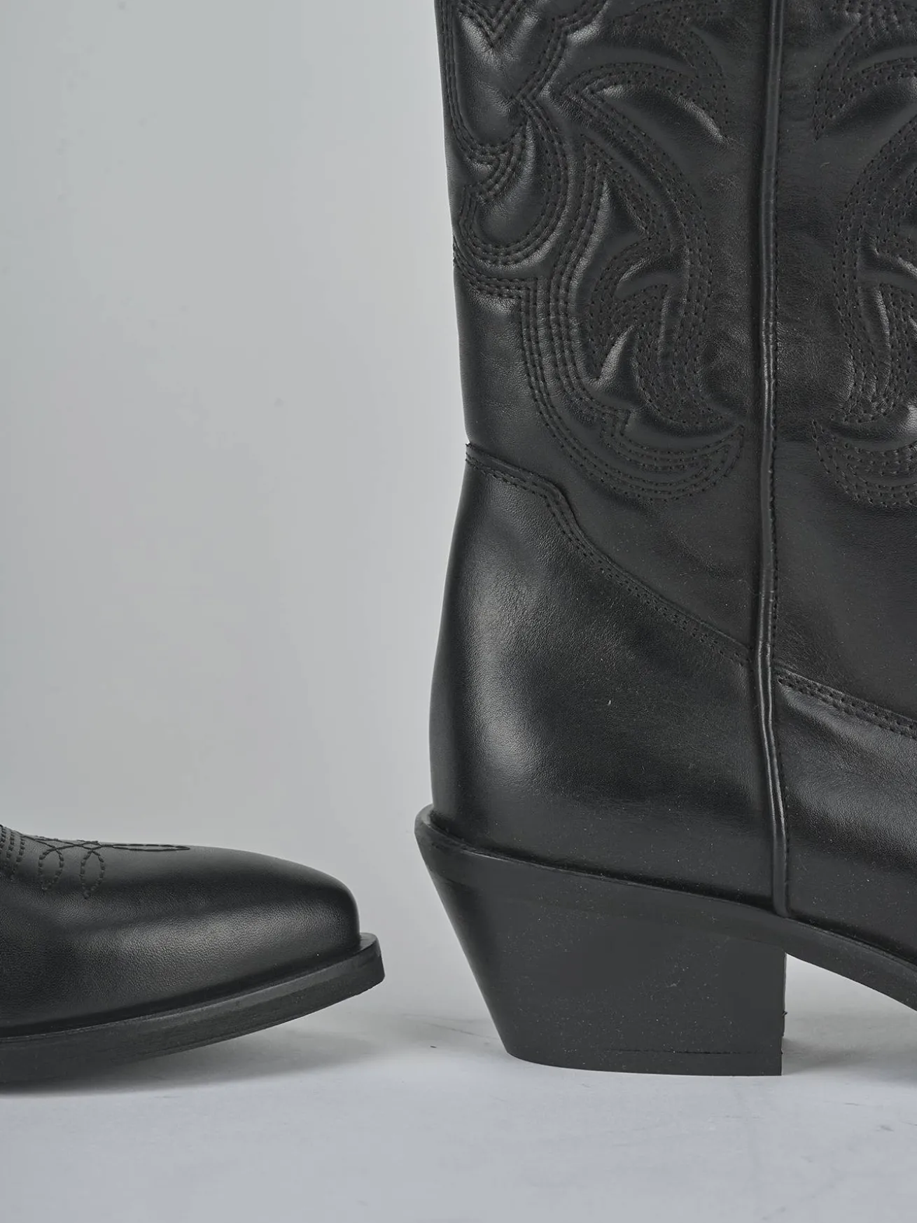 Stivali tacco 4cm pelle nero