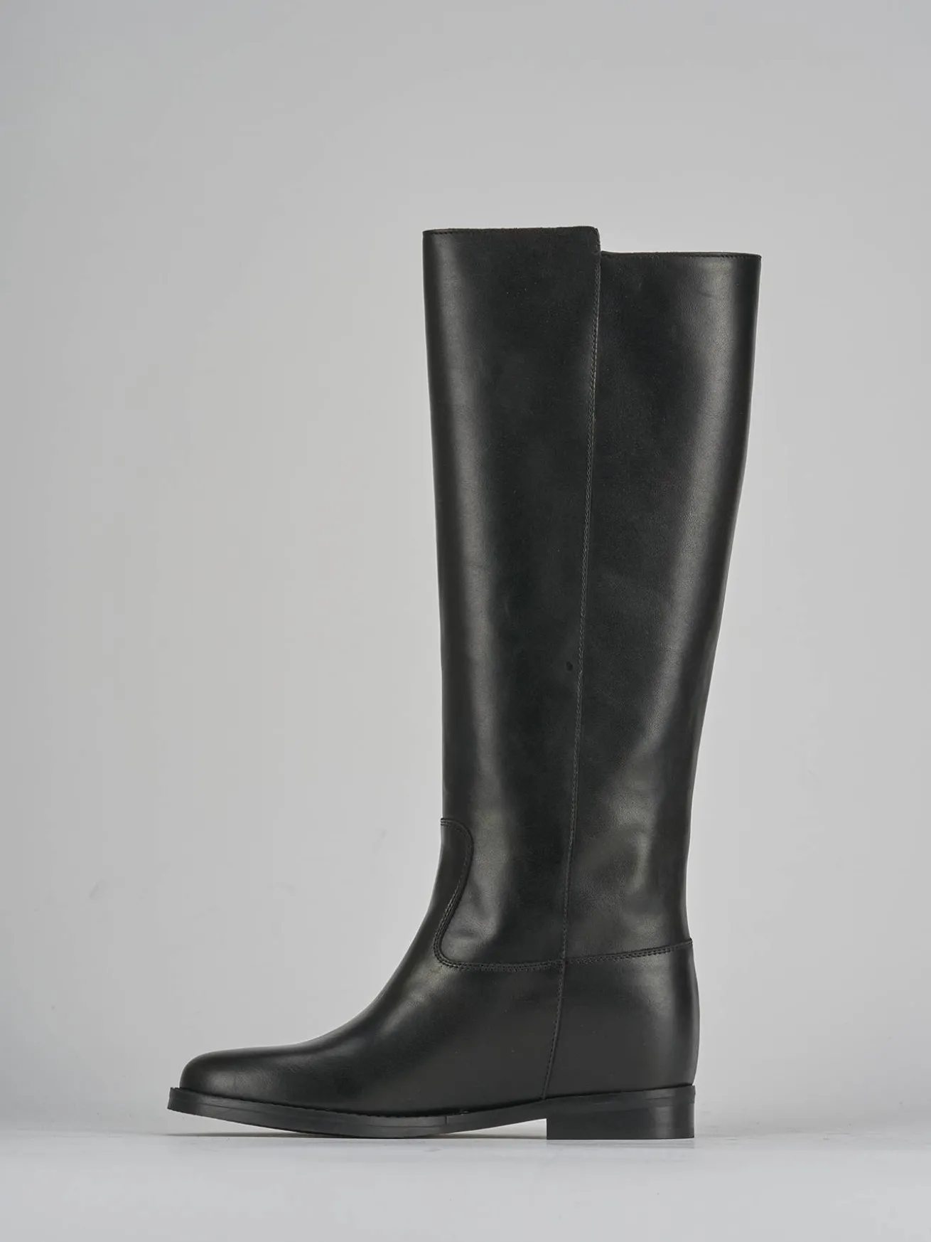 Stivali tacco 2cm pelle nero