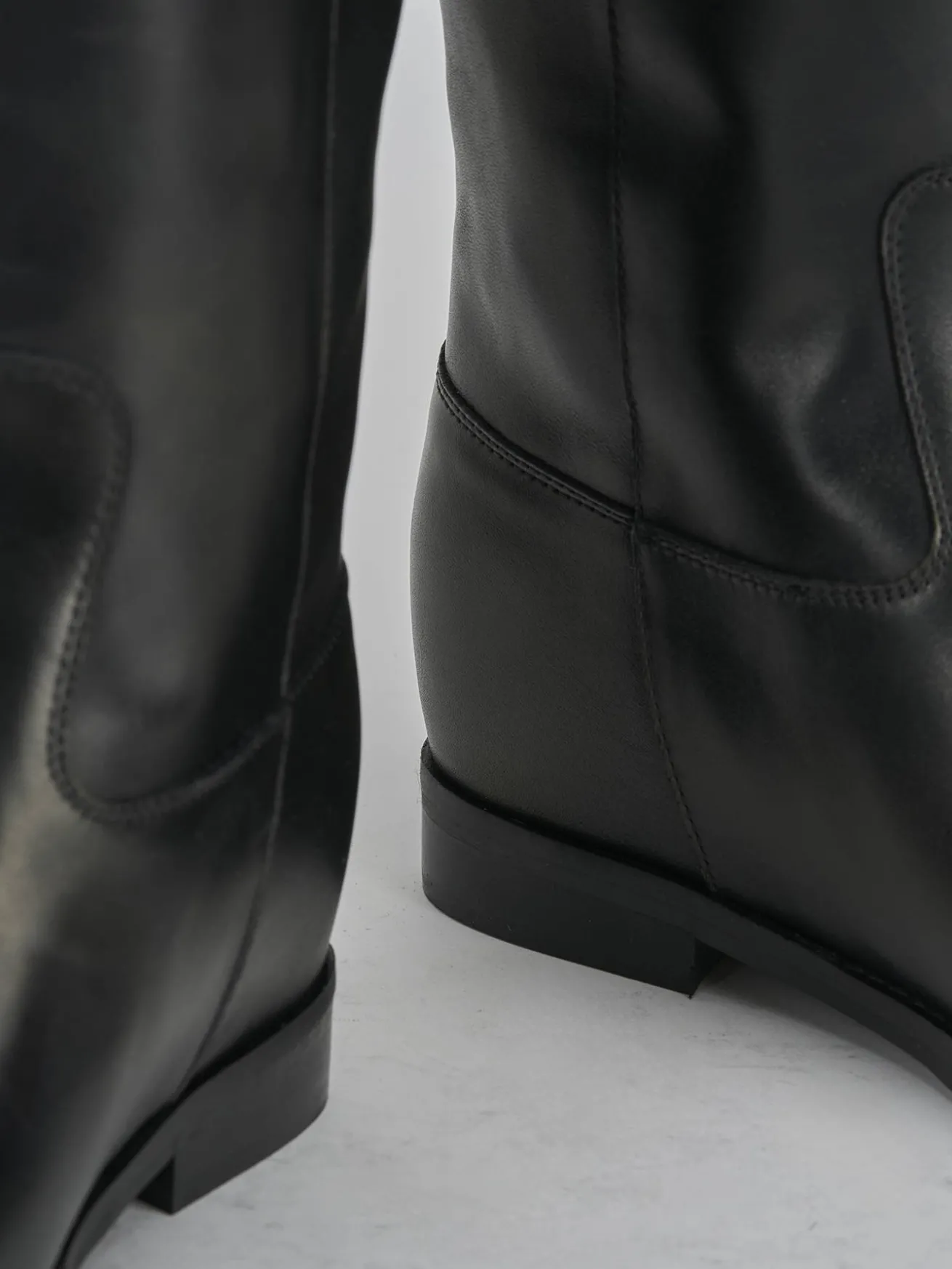 Stivali tacco 2cm pelle nero