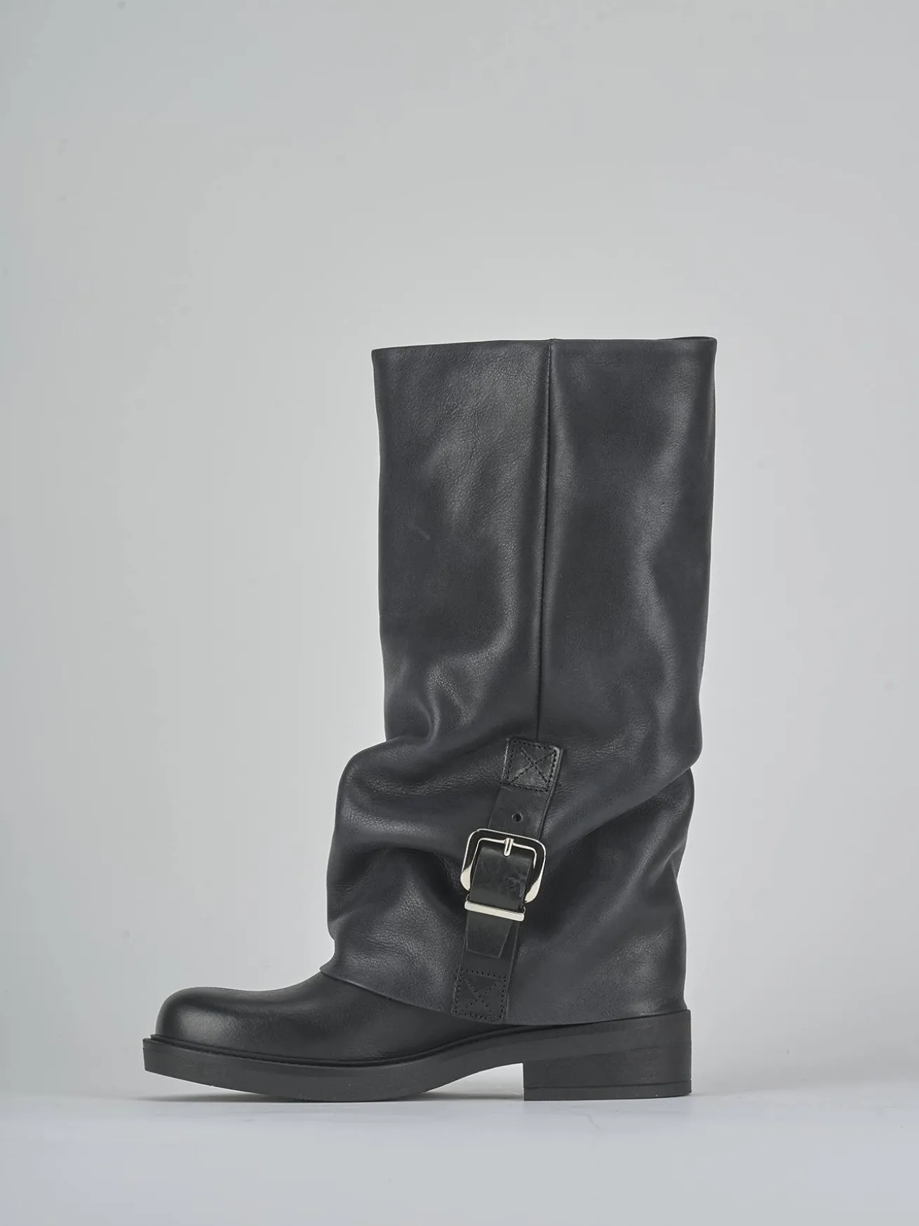 Stivali tacco 3cm pelle nero