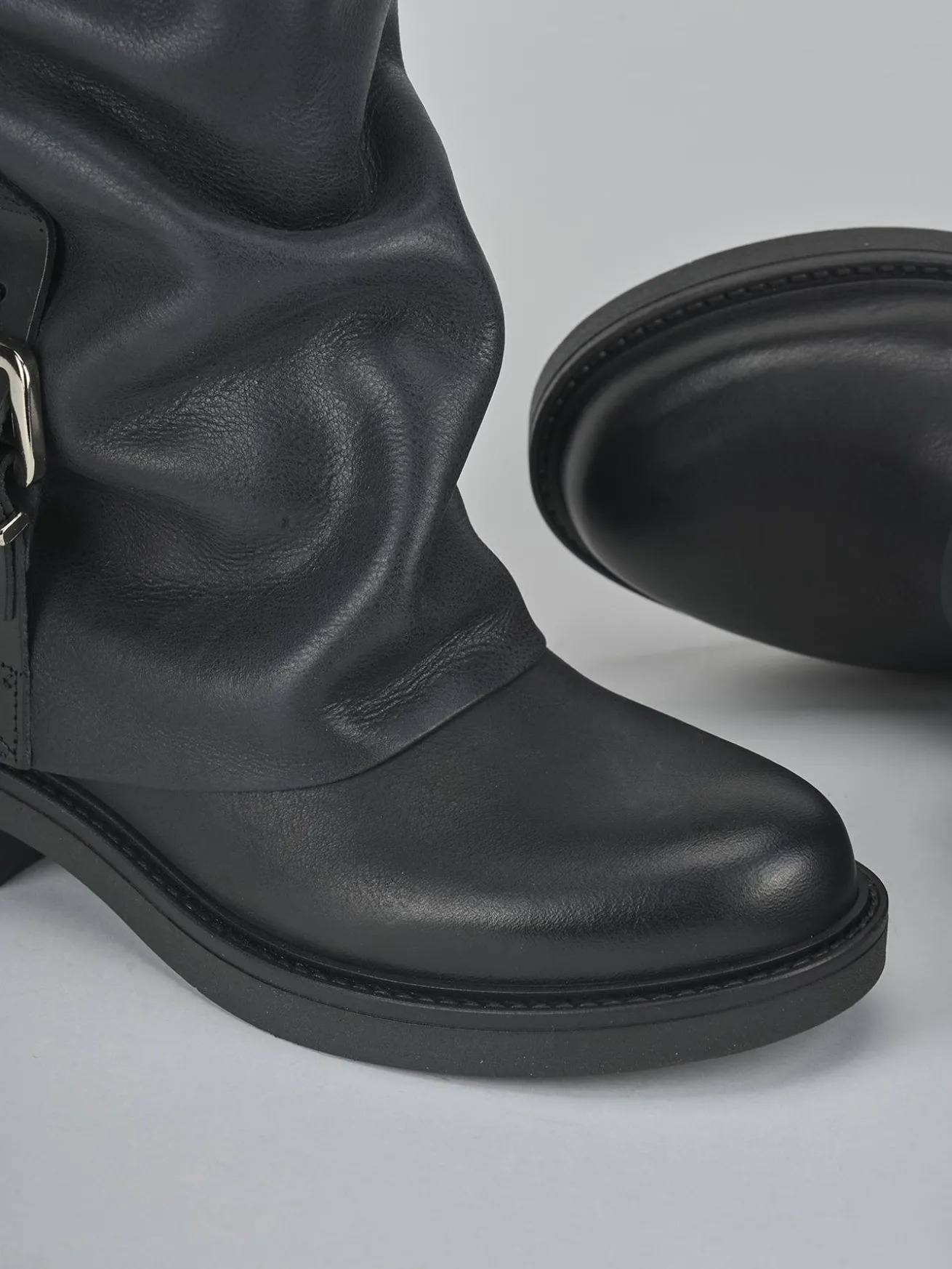 Stivali tacco 3cm pelle nero