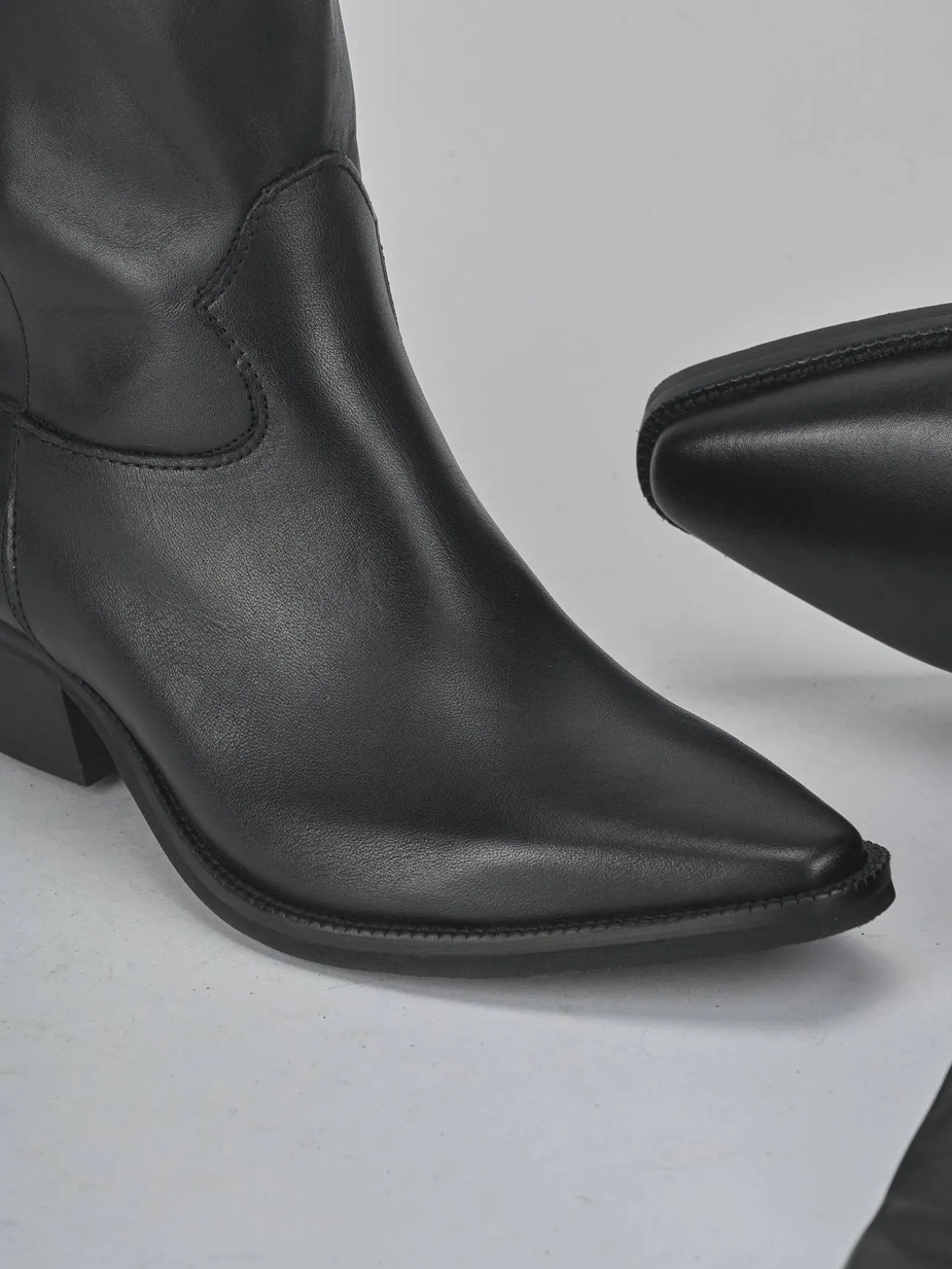 Stivali tacco 4cm pelle nero