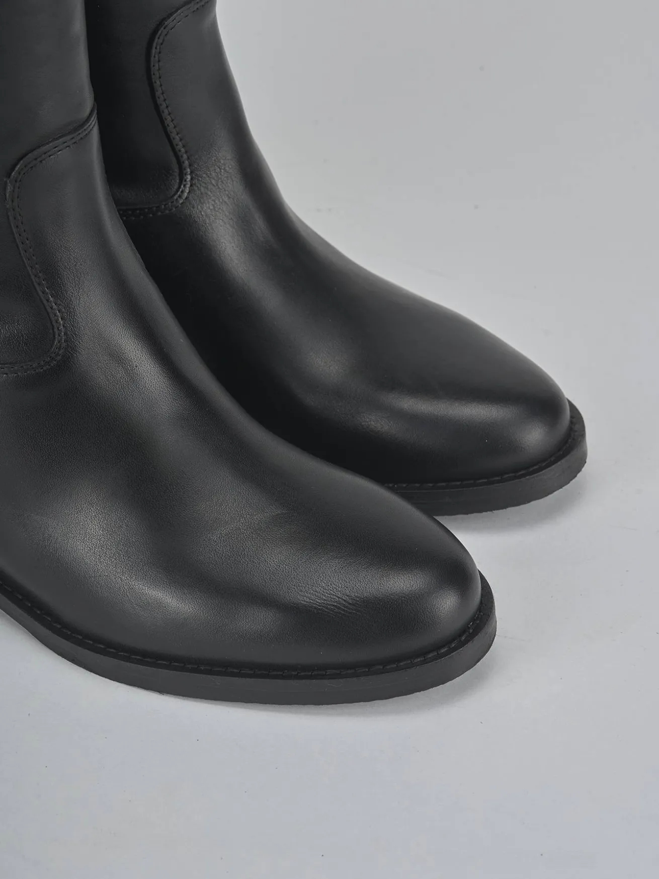 Stivali tacco 2cm pelle nero