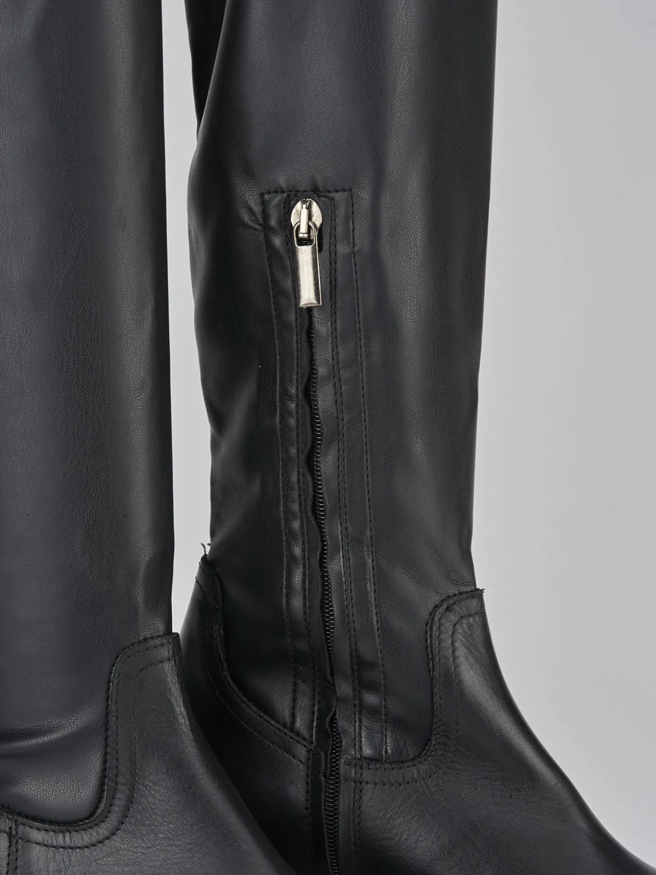 Stivali tacco 3cm pelle nero