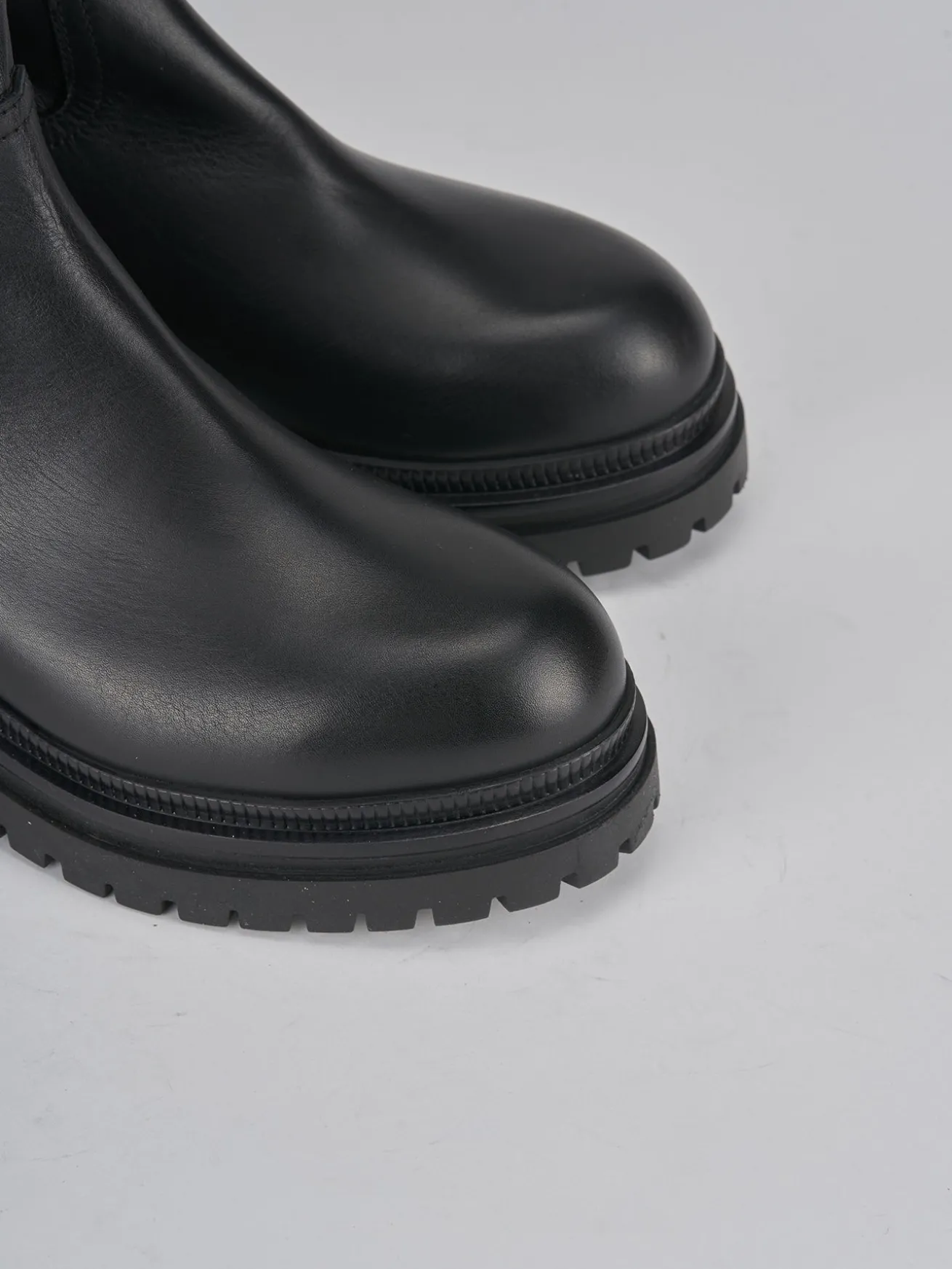 Stivali tacco 3cm pelle nero