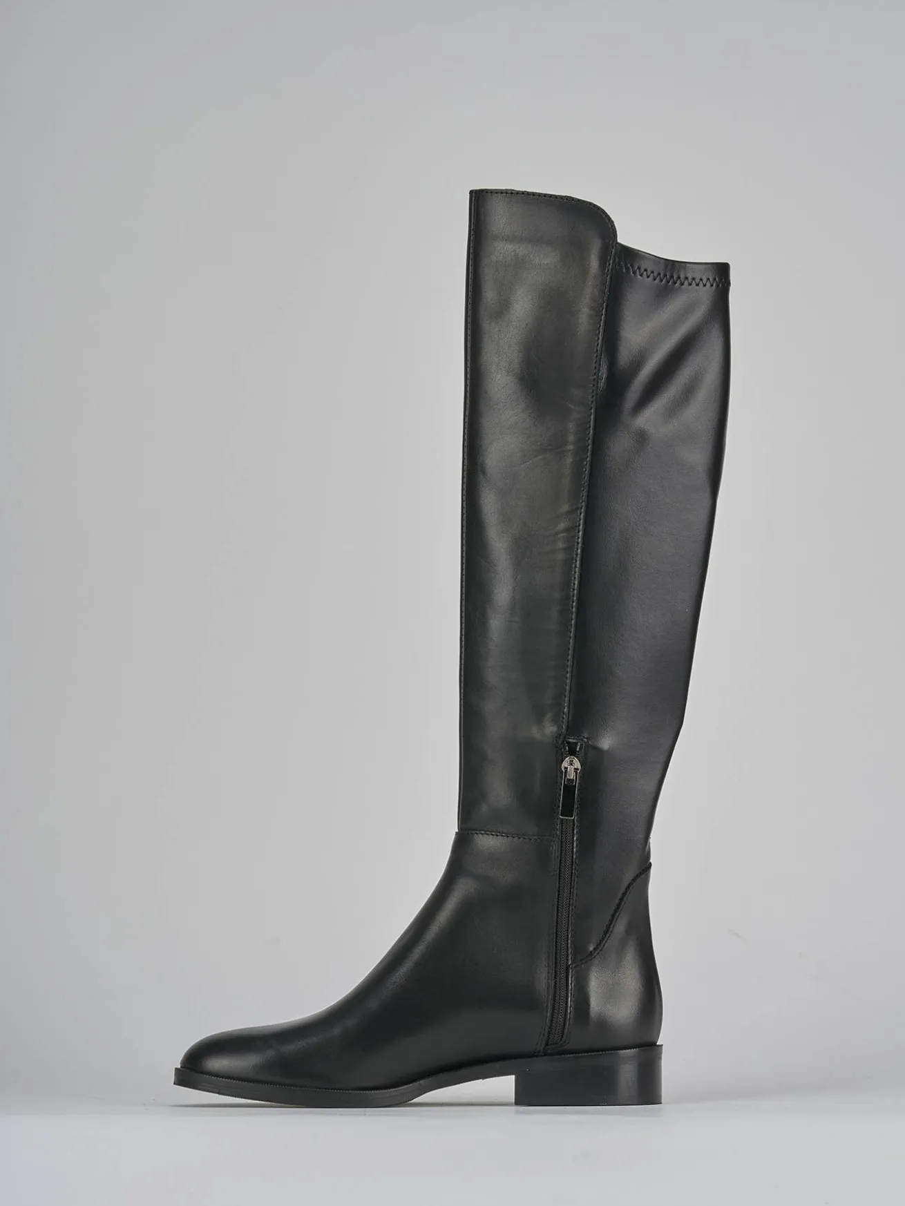 Stivali tacco 2cm pelle nero