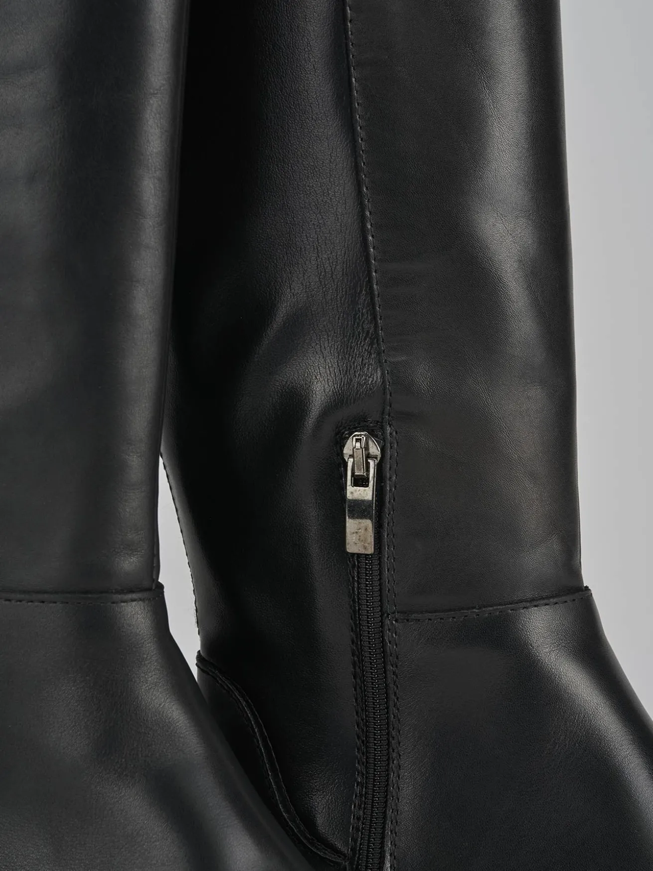 Stivali tacco 2cm pelle nero