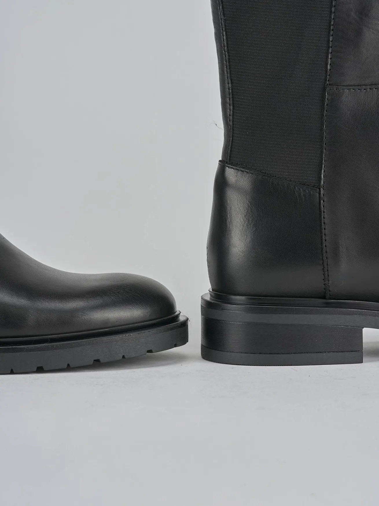 Stivali tacco 2cm pelle nero