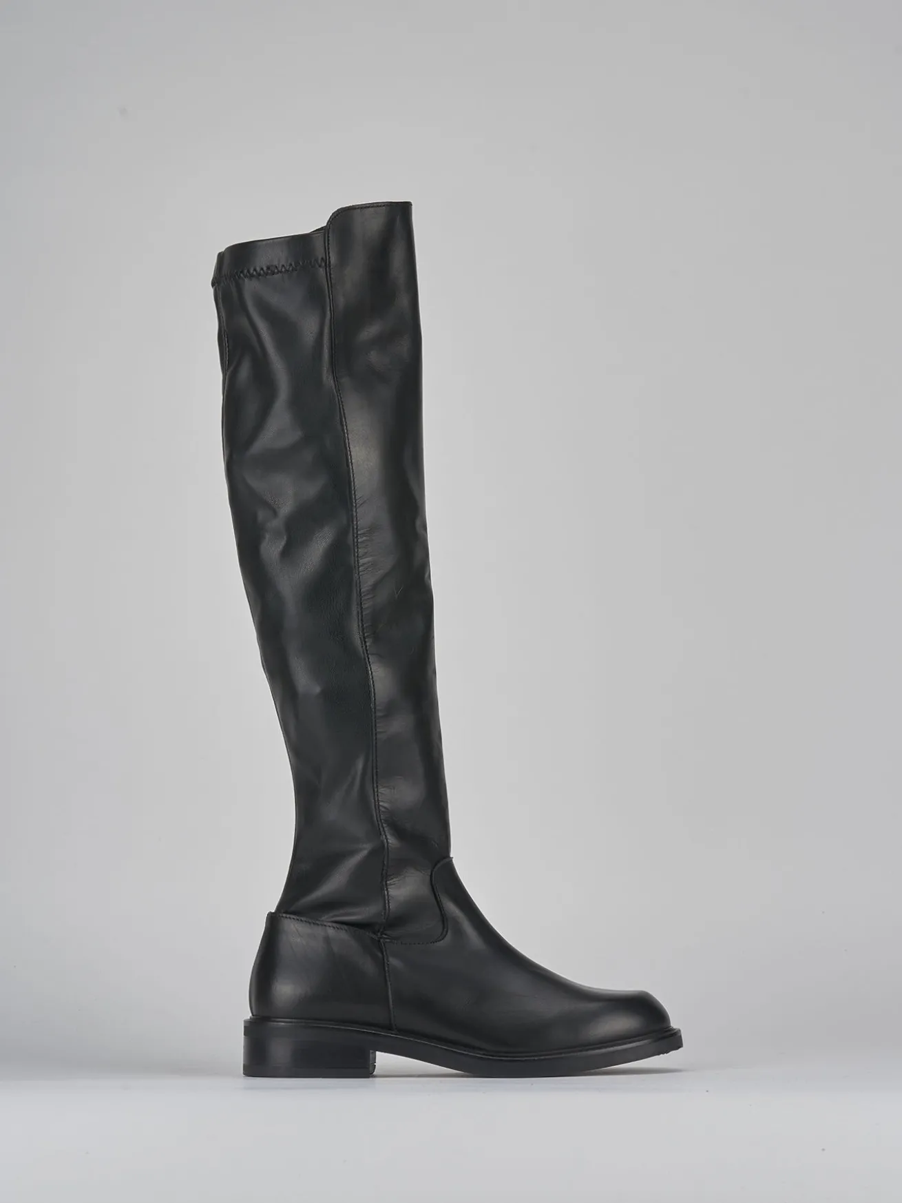 Stivali tacco 2cm pelle nero