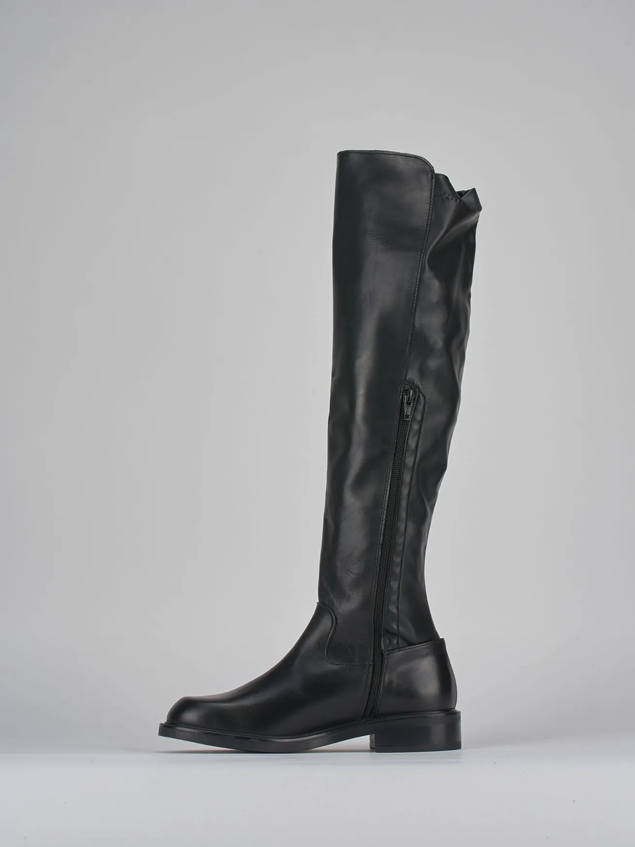 Stivali tacco 2cm pelle nero