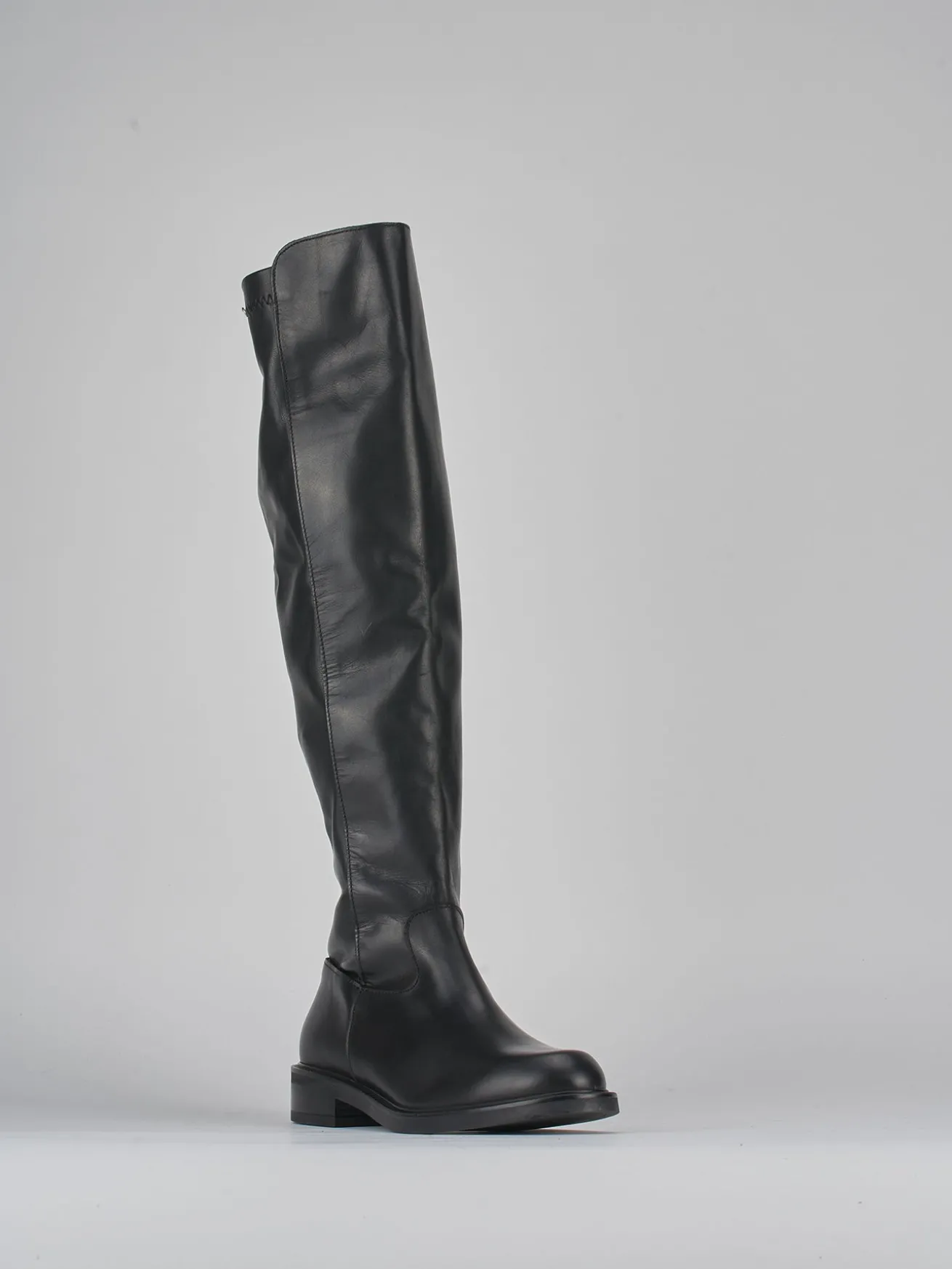 Stivali tacco 2cm pelle nero