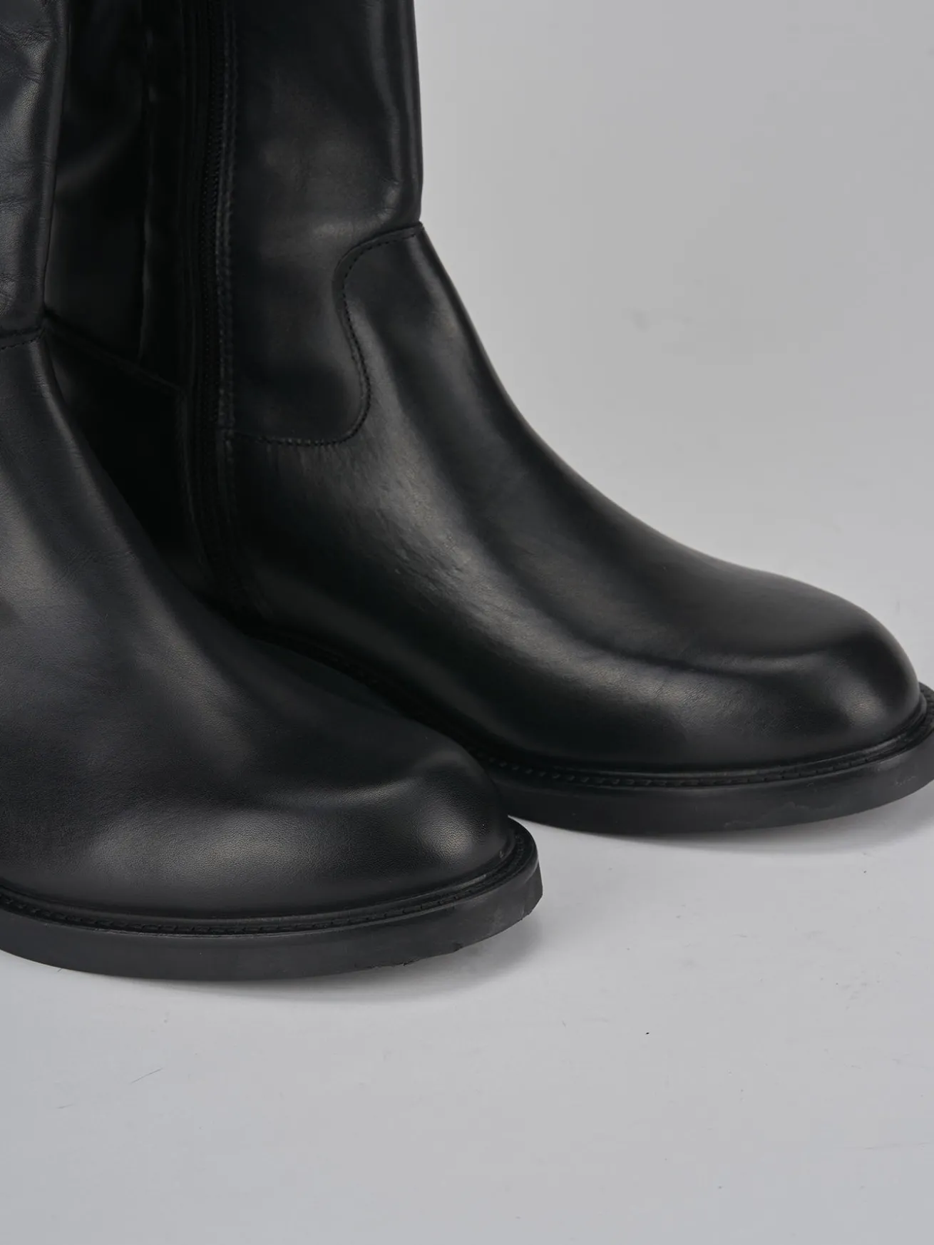 Stivali tacco 2cm pelle nero