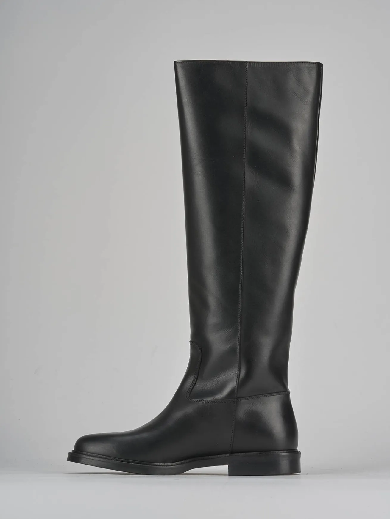 Stivali tacco 2cm pelle nero