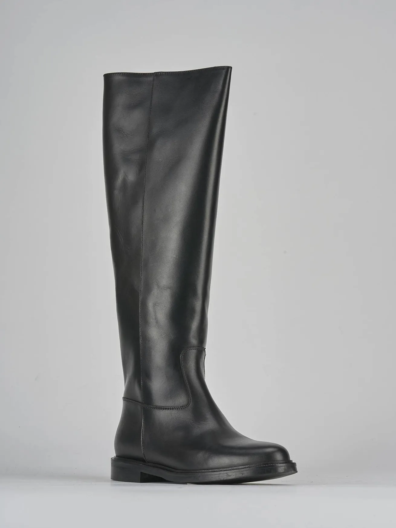 Stivali tacco 2cm pelle nero