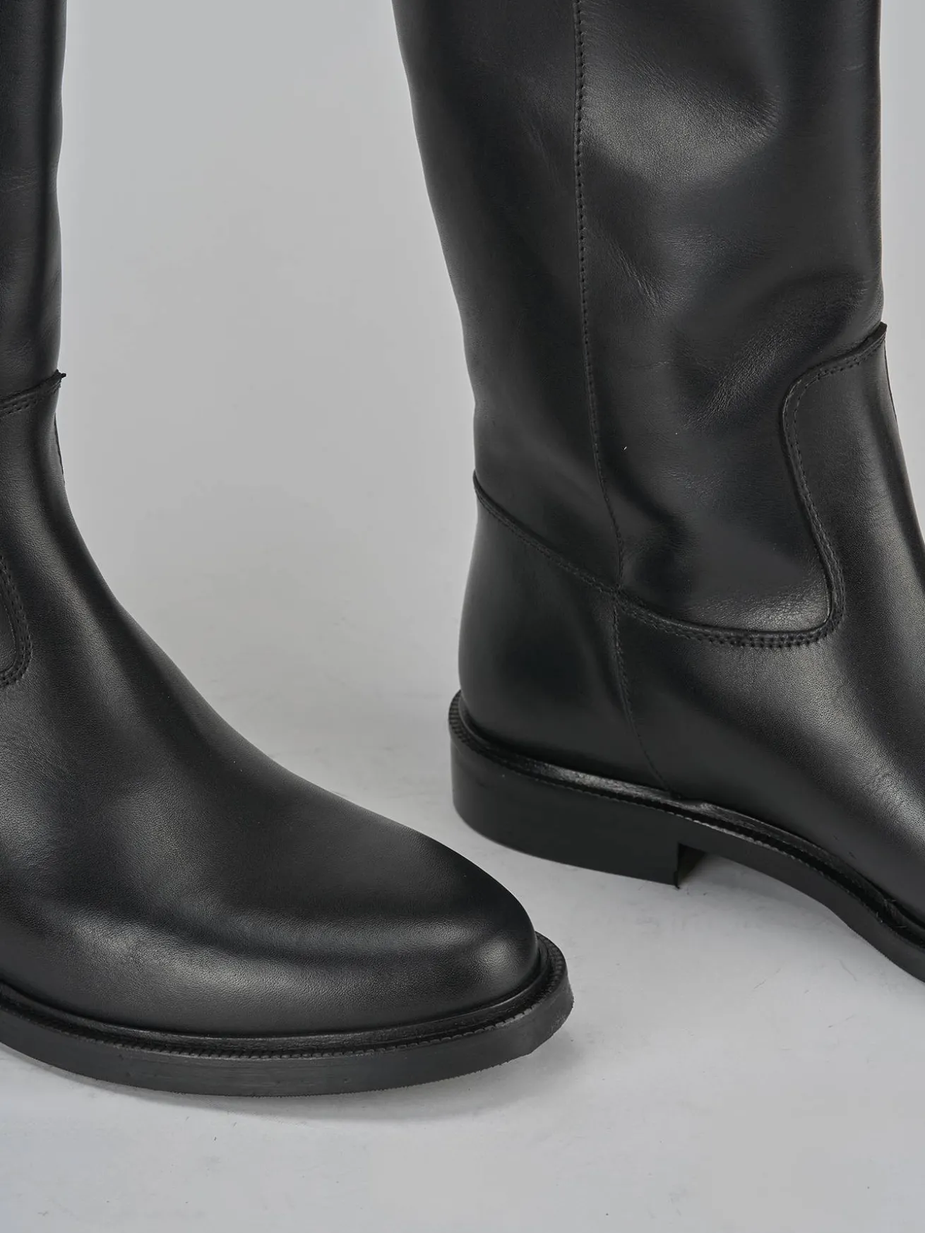 Stivali tacco 2cm pelle nero